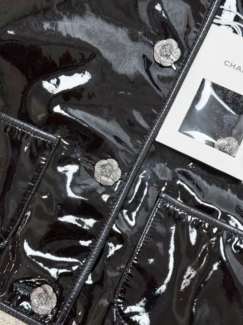 Chanel Chanel Camellia patent leather long-sleeved short leather Size XS / US 0-2 / IT 36-38 - 4 Thumbnail