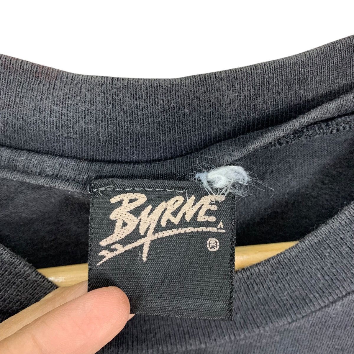 Vintage Vintage 1996 BYRNE SURF Surfboard USA Short Sleeve Tshirt Size US L / EU 52-54 / 3 - 5 Thumbnail