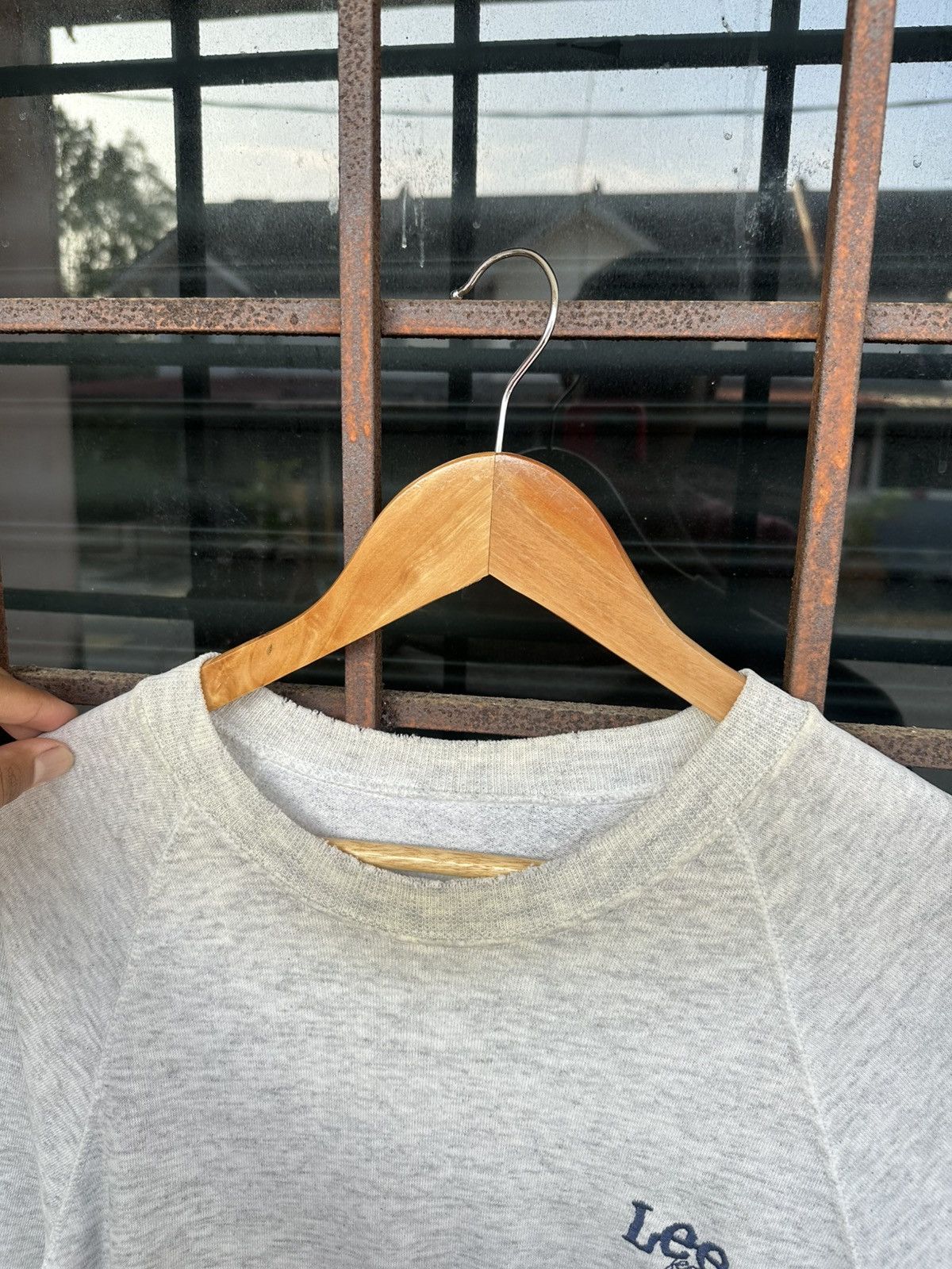 Vintage Vintage Lee THRASHED Plain Crewneck Size US L / EU 52-54 / 3 - 8 Thumbnail