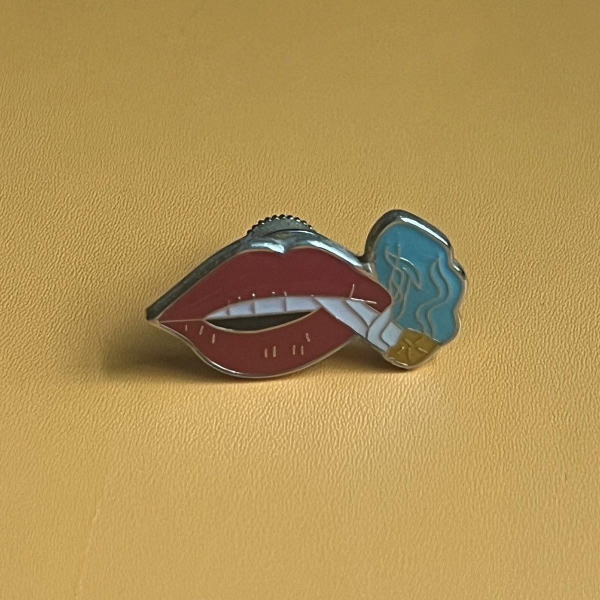 Supreme Supreme Smoking Lips Pin (SS16) Size ONE SIZE - 1 Preview