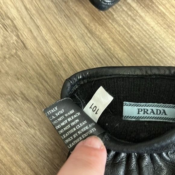 Prada Prada Quilted Engraved Silver Logo Buckle Cashmere Lined 7.5 Size ONE SIZE - 11 Thumbnail