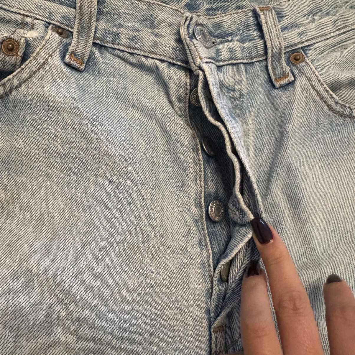 Levi's Vintage Levi’s Light Blue Distressed Denim Shorts Size 26" / US 2 / IT 38 - 5 Thumbnail