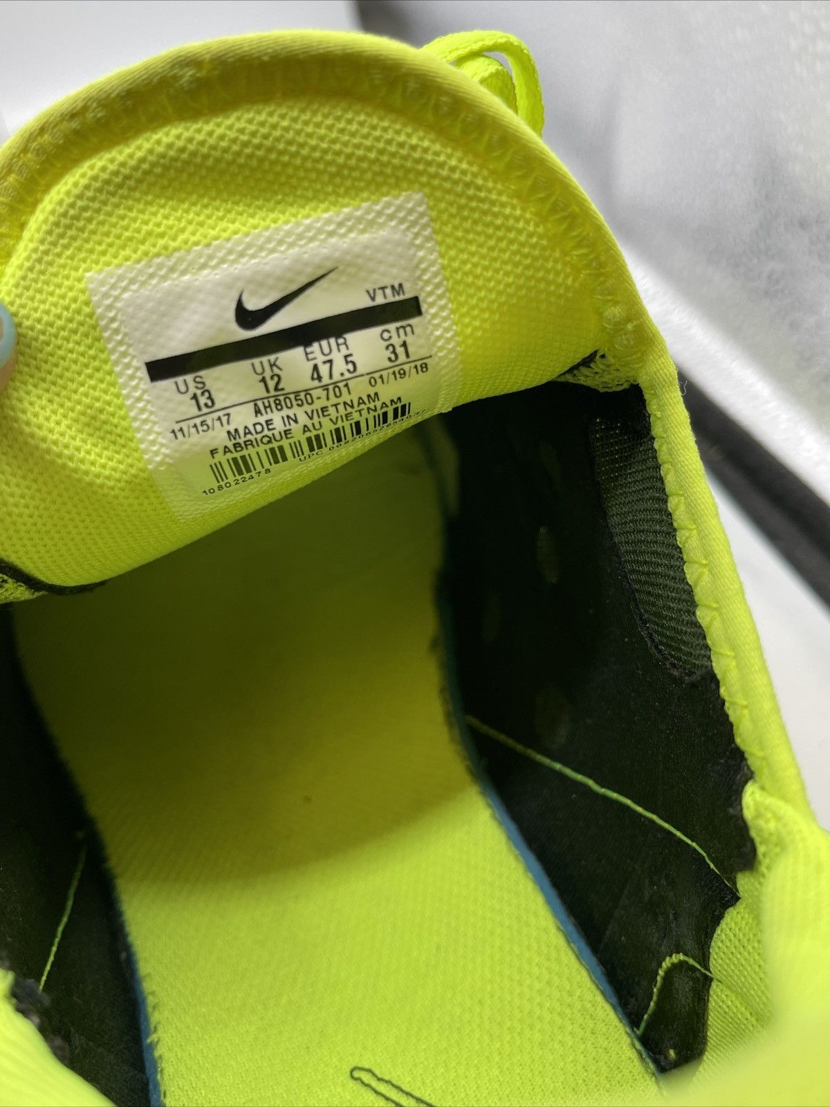 Nike Air max 270 volt Size US 13 / EU 46 - 9 Thumbnail