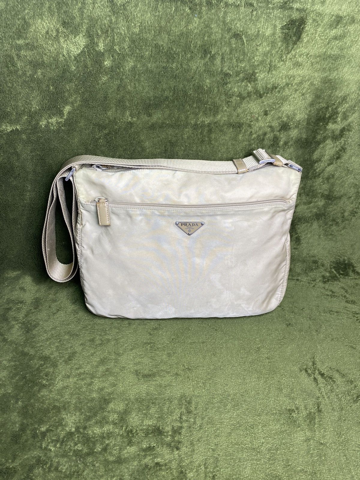 Prada Vintage Prada khaki beige nylon tessuto crossbody bag Size ONE SIZE - 1 Thumbnail