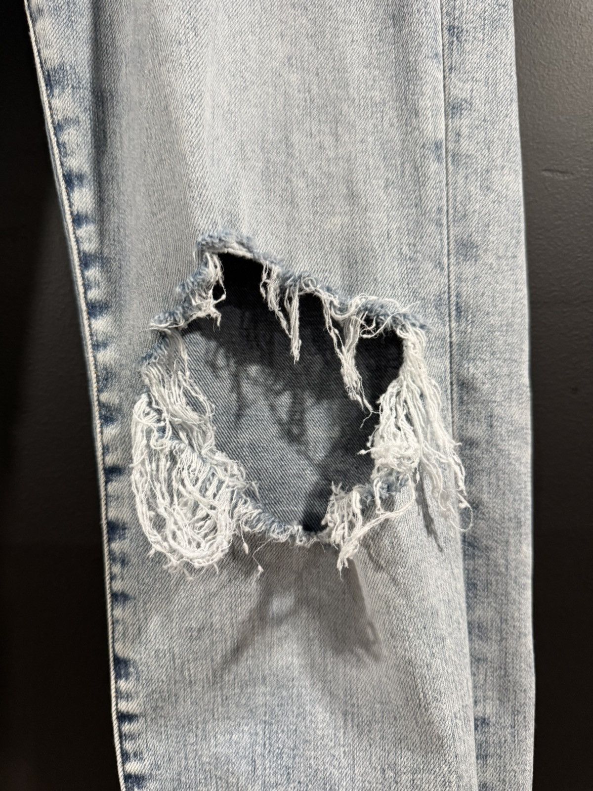 Amiri Amiri Faded Blue Distressed Knee Blowout Stacked Denim 34x33 Size US 34 / EU 50 - 5 Thumbnail