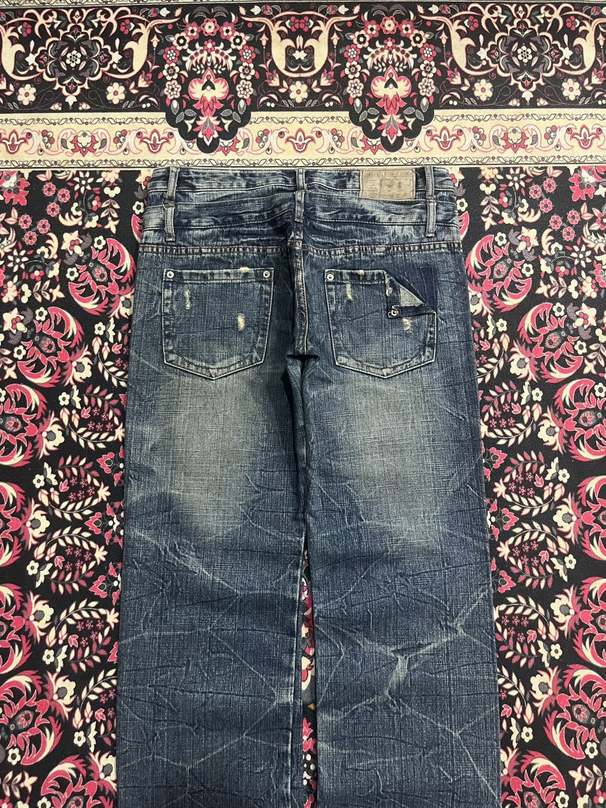 Le Grande Bleu (L.G.B.) Vintage African Taro Shattered Double Waist Distressed Jeans Size US 31 - 6 Thumbnail