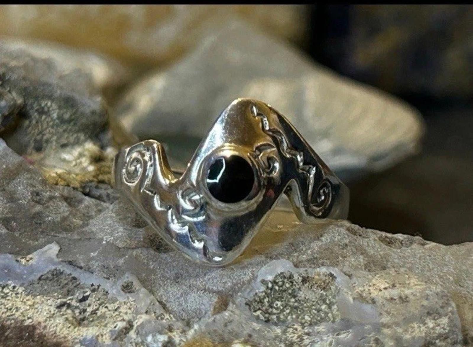 The Unbranded Brand STERLING SILVER WOMEN'S RING WITH BLACK ONYX Size 6.5 Size ONE SIZE - 1 Thumbnail