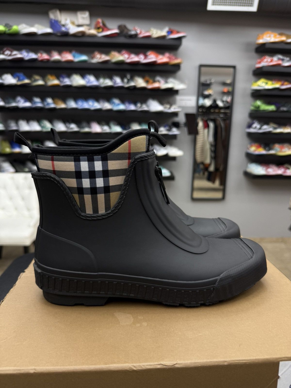 Burberry Burberry Flinton Check Rain Boots Booties Size 39 / 9 US Size US 9 / IT 39 - 3 Thumbnail