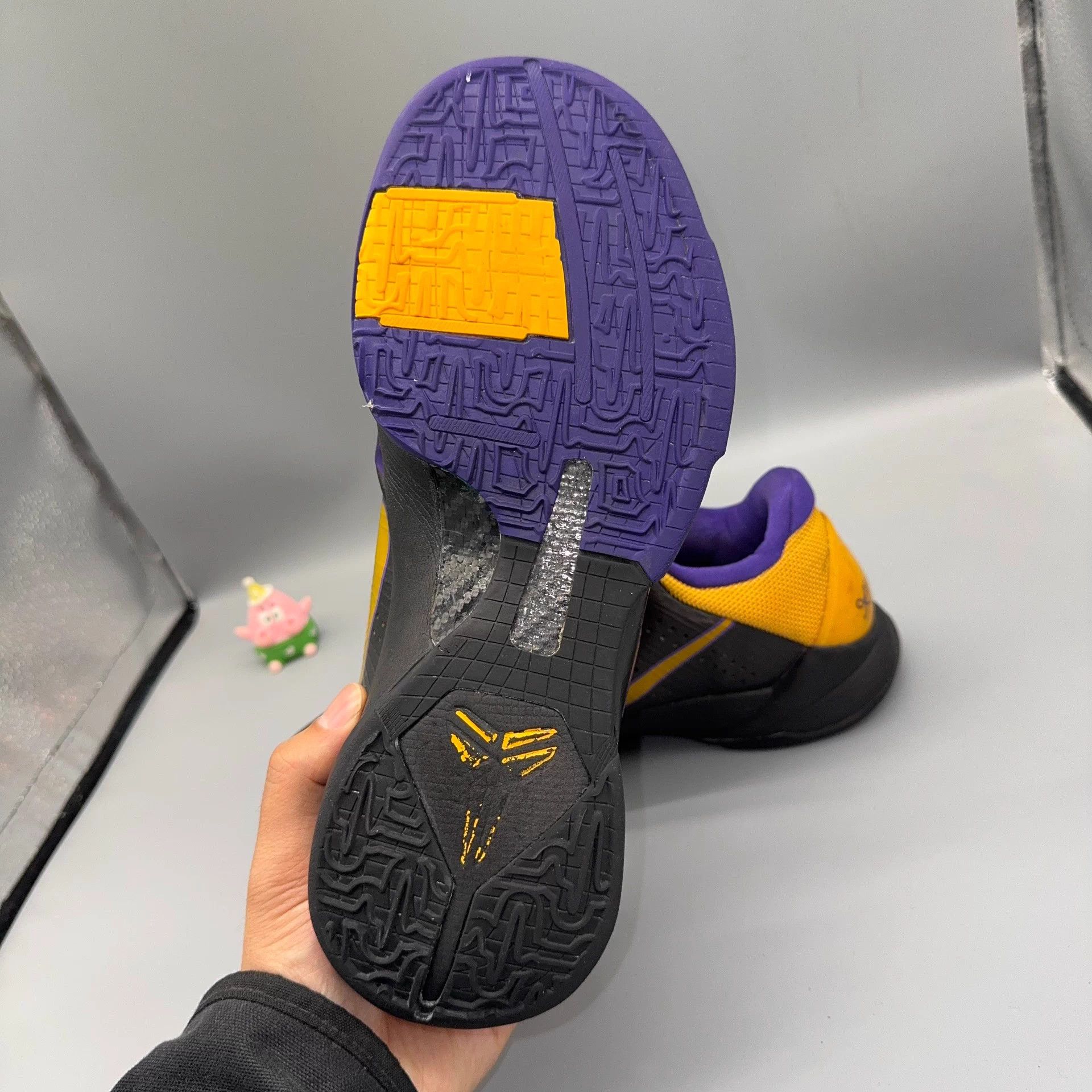 Nike Nike Kobe 5 Purple Gold 43 (Slight Wear) Size US 10 / EU 43 - 8 Thumbnail