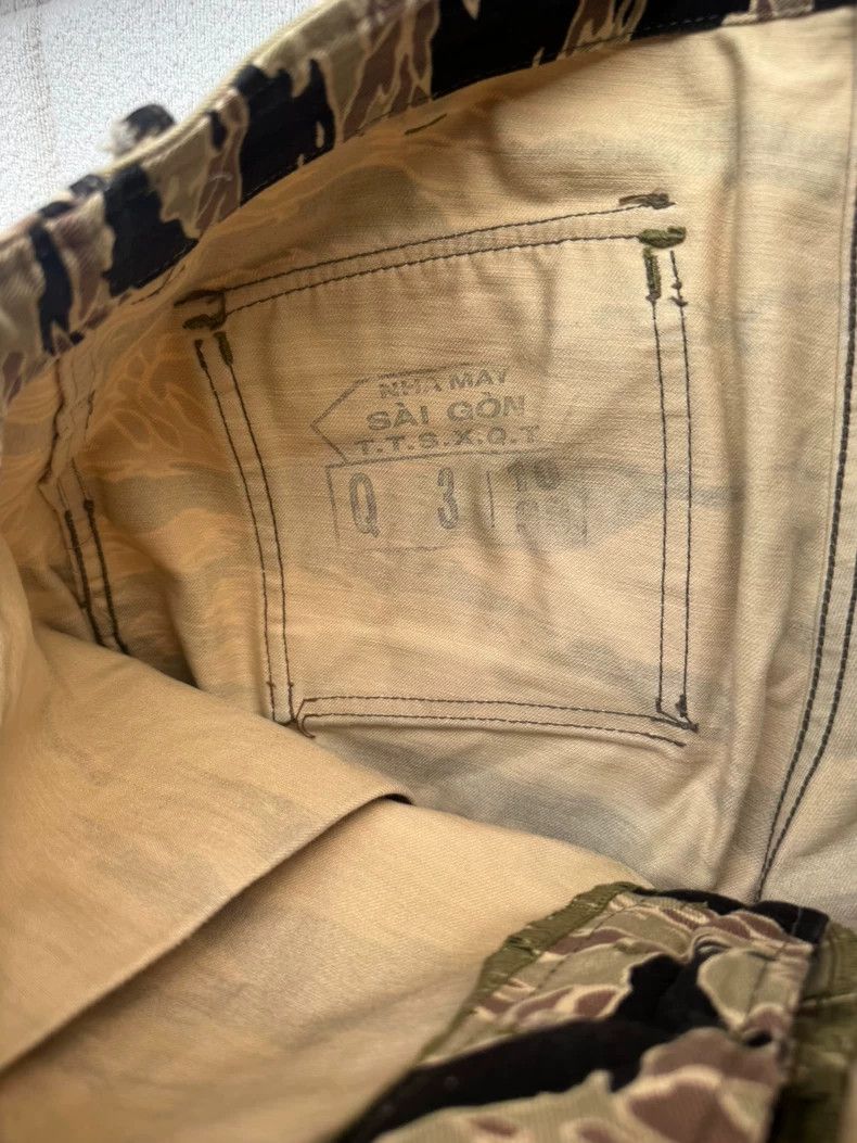The Real McCoy's The Real Mccoy's Size LDesert tiger-striped camouflage shor Size US 30 / EU 46 - 7 Thumbnail