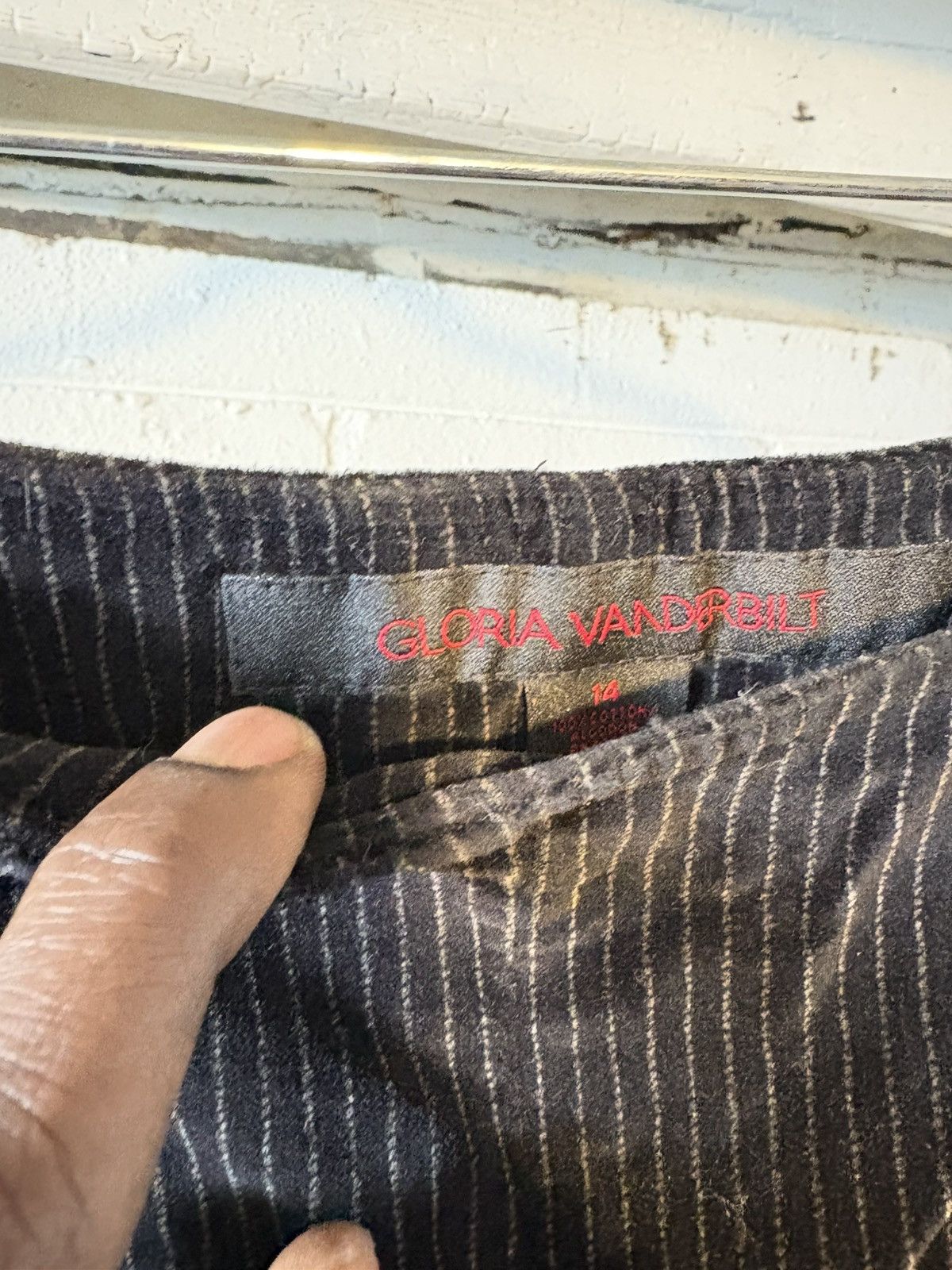 Gloria Vanderbilt Women’s Black pinstripe corduroy Pants Size 36" / US 14 / IT 50 - 3 Thumbnail