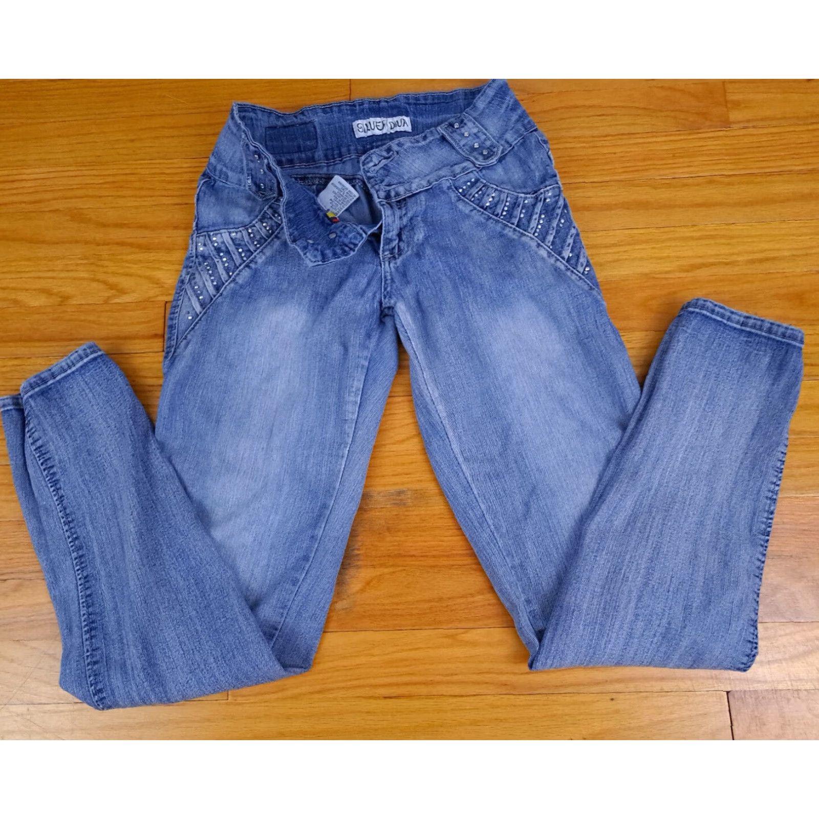 Vintage Silver Diva Jeans Women Size 9 Blue Embroidered Straight 25-26inch waist 30inch inseam Size 30" / US 8 / IT 44 - 4 Thumbnail