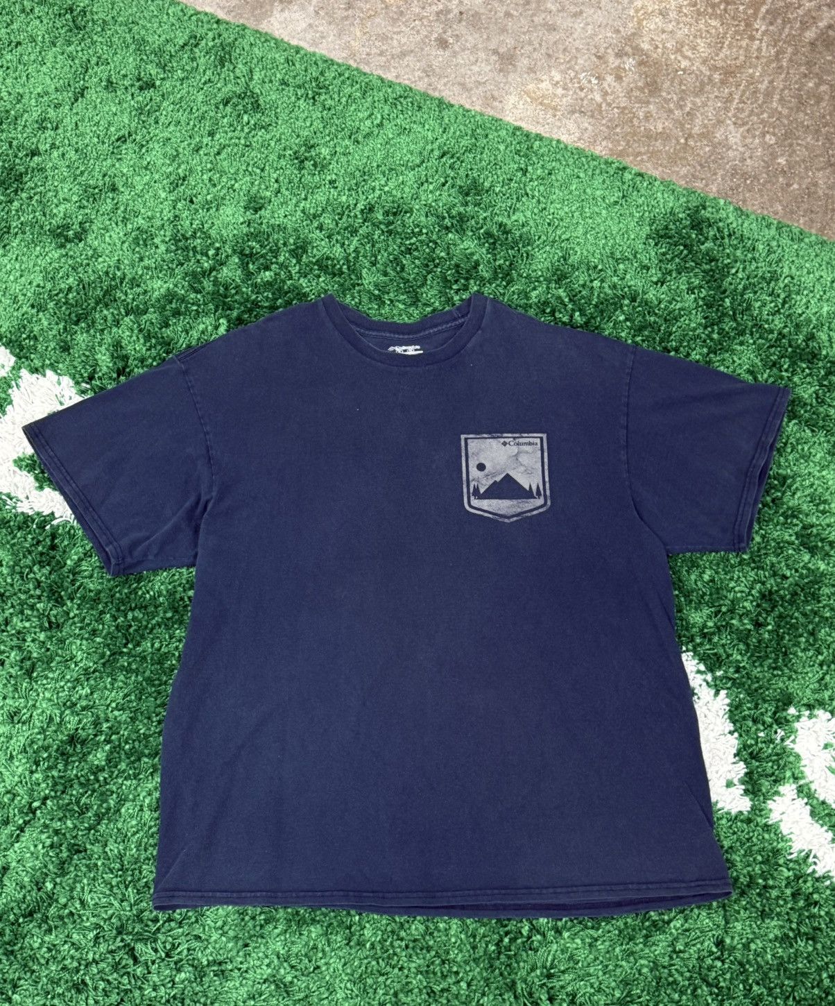 Columbia Columbia Navy Mountain Badge Retro Outdoors Logo Tee XL Size US XL / EU 56 / 4 - 1 Thumbnail