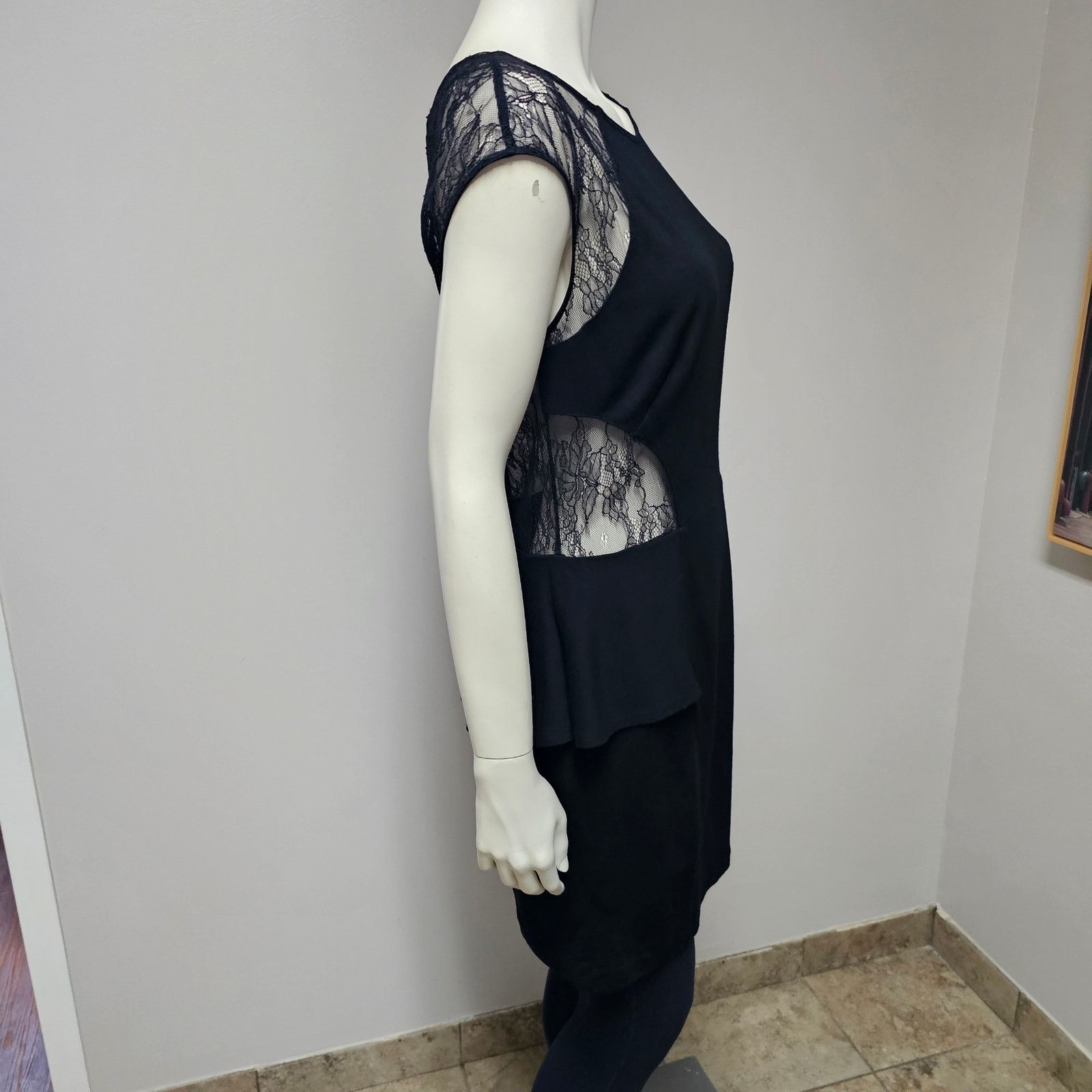 Bebe Bebe Lace Peplum Cap Sleeve Dress Bodycon Size Large Size L / US 10 / IT 46 - 3 Thumbnail