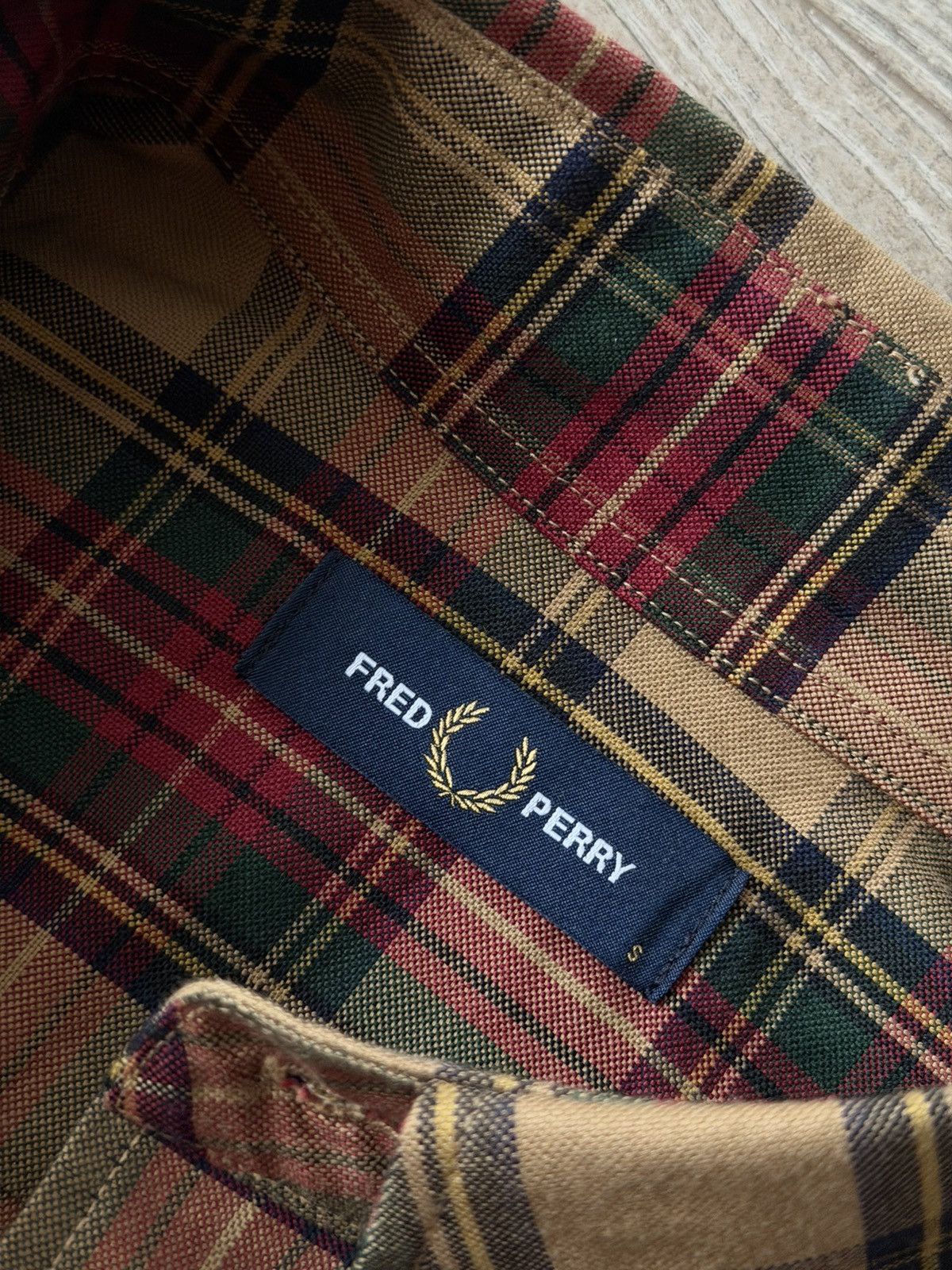 Fred Perry Fred Perry Embroidered Logo Cell Shirt Size US L / EU 52-54 / 3 - 12 Thumbnail