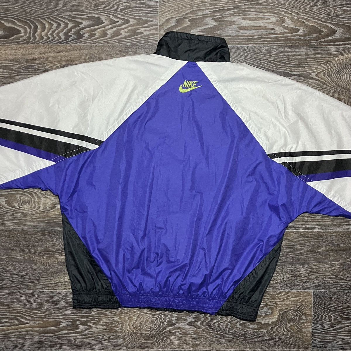 Nike Vintage 90s NIKE Geometry Nylon Oversized Track Jacket Size US L / EU 52-54 / 3 - 8 Thumbnail
