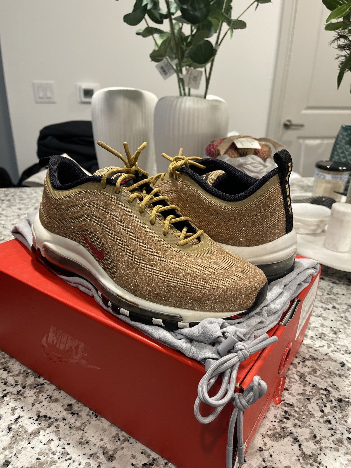 Air max 2025 swarovski gold