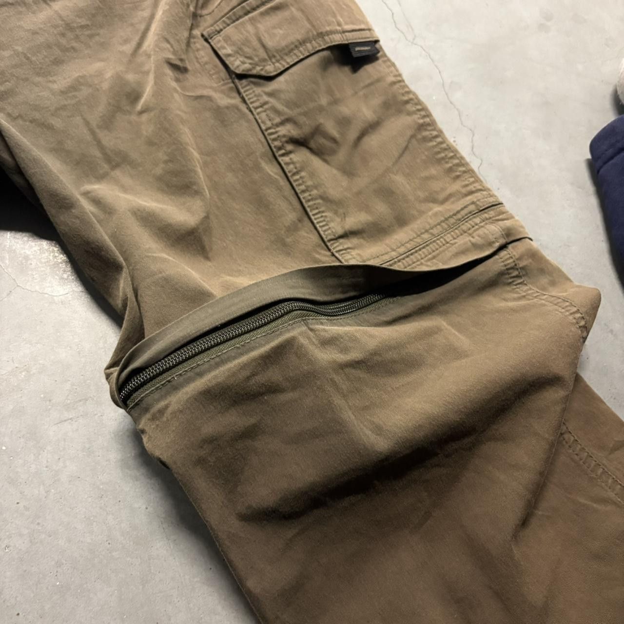 Vintage Crazy Vintage Y2K/2000s Baggy Brown Sunfaded Cargo Pants That Can Unzip Into Cargo Shorts with Built in Belt! Size US 34 / EU 50 - 6 Thumbnail