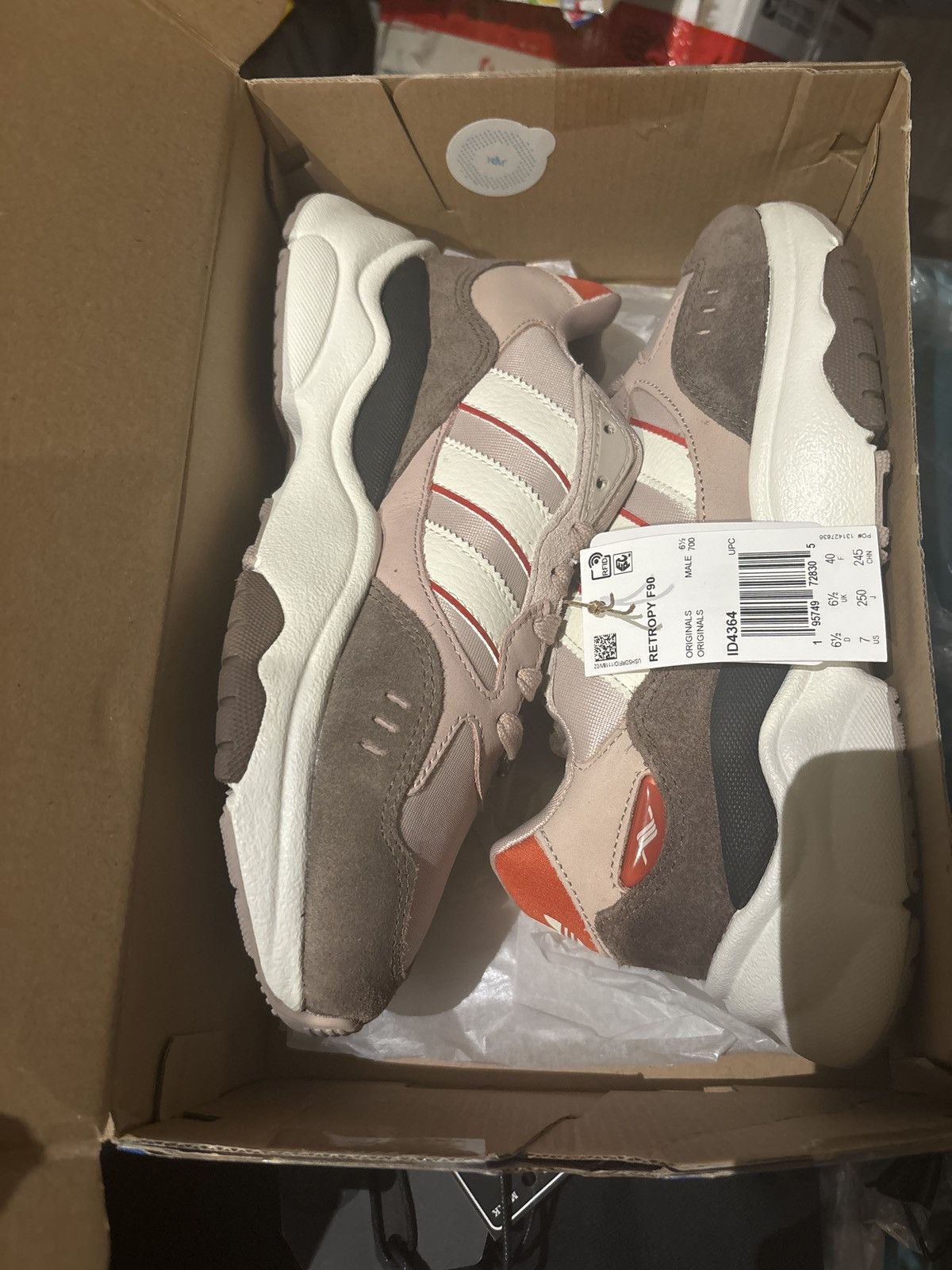 Adidas Adidas Retropy F90 Earth Red White ID4364 Sneaker 7 Rare NIB Size US 7 / EU 40 - 1 Thumbnail