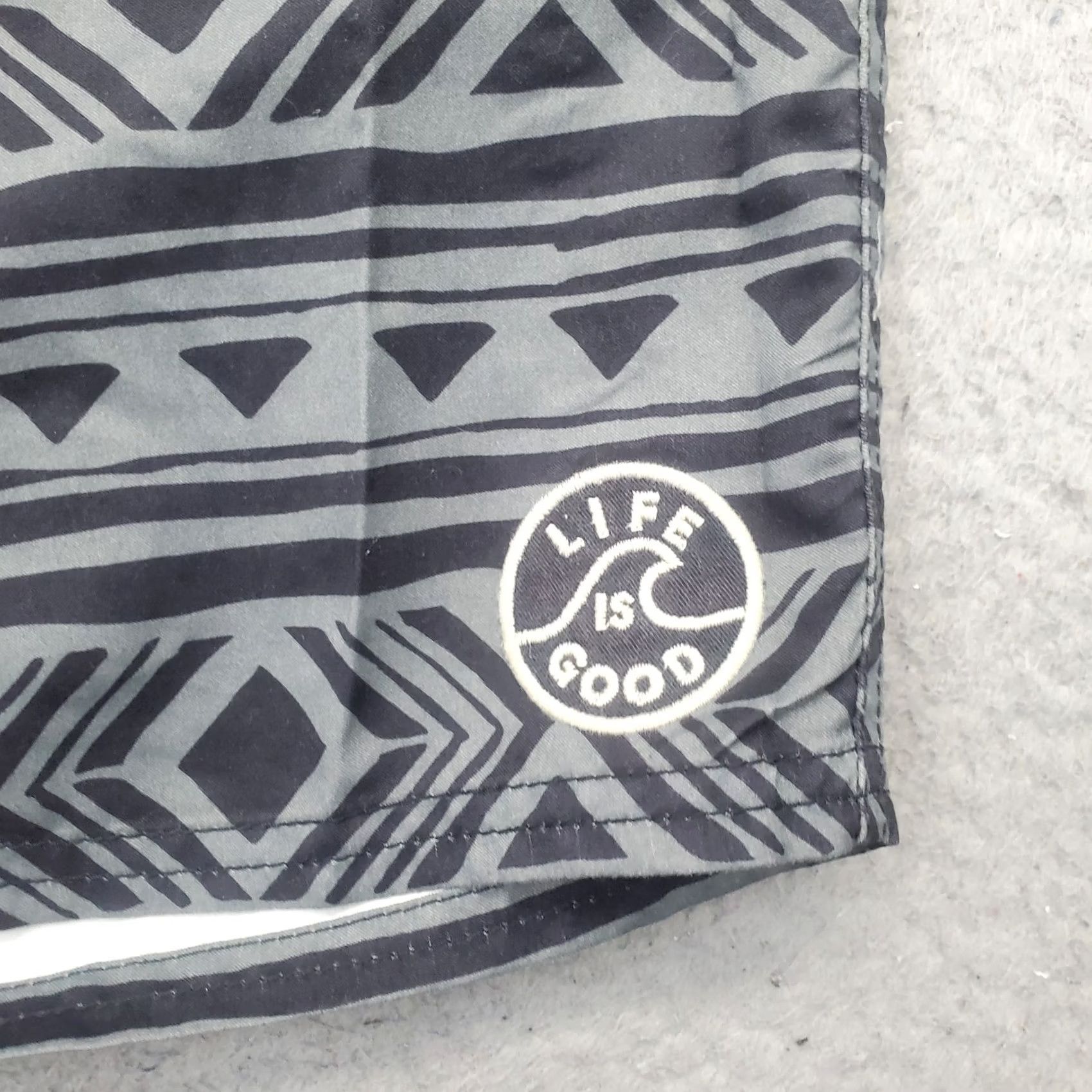 Life is Good Life is Good Mens Board Shorts 40 Multicolor Pattern High Rise Drawstring Waist Mens Size 40 Multicolor Pattern Geometry Outdoor Men Size US 40 / EU 56 - 8 Thumbnail