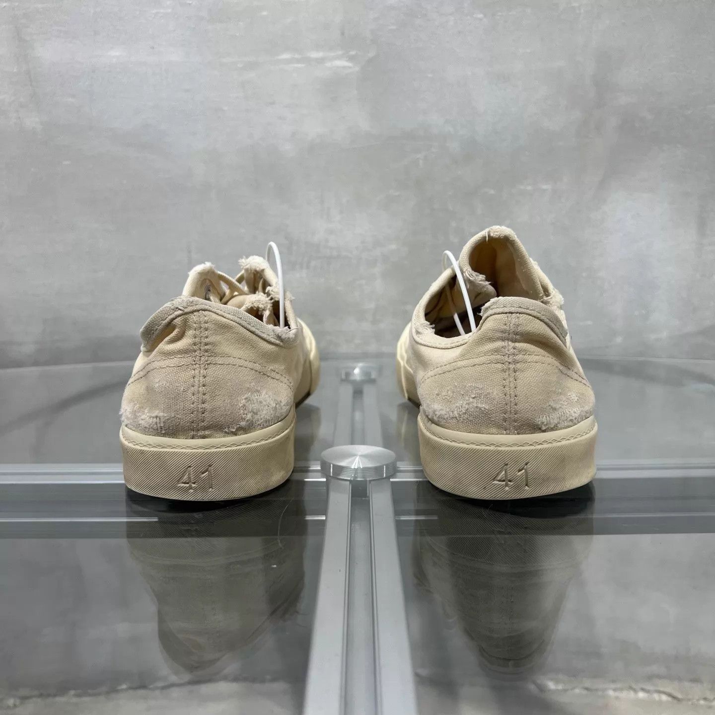 Balenciaga Balenciaga BLCG canvas distressed white sneakers 41 Size US 8 / EU 41 - 6 Thumbnail