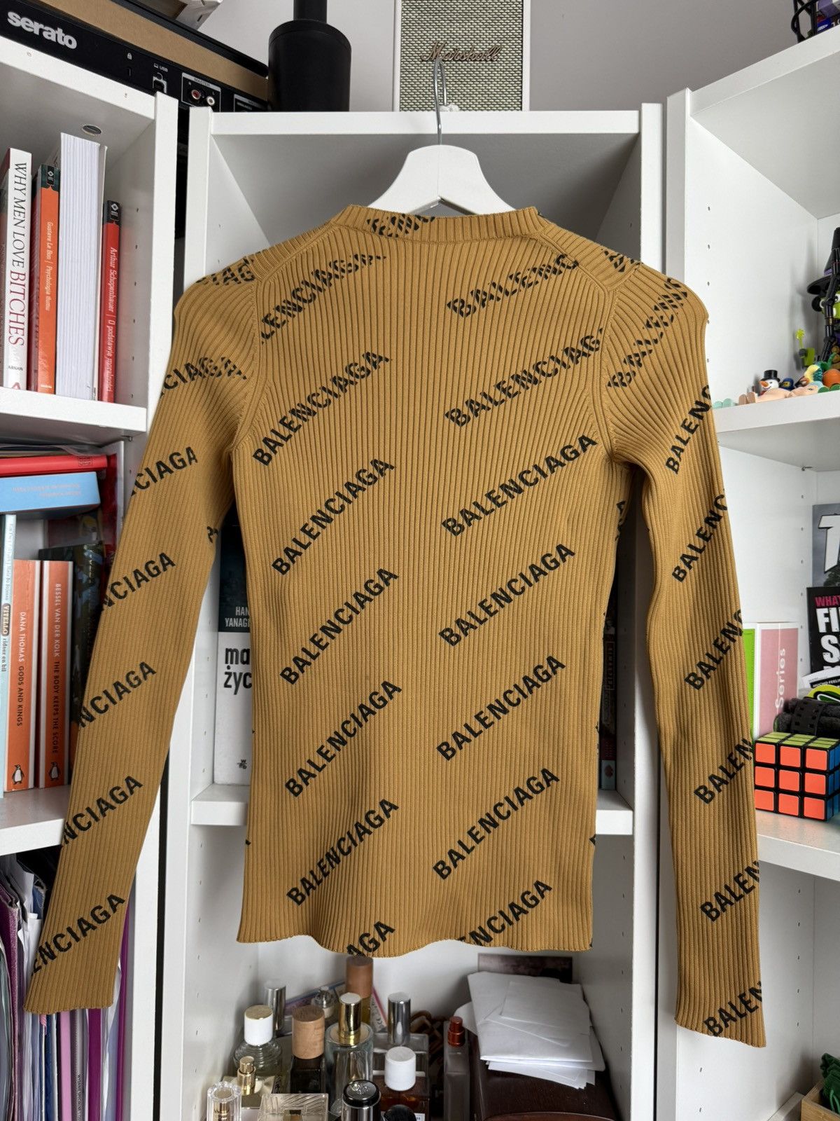 Balenciaga × Designer Balenciaga all over print logo longsleeve sweater S designer Size S / US 4 / IT 40 - 2 Thumbnail
