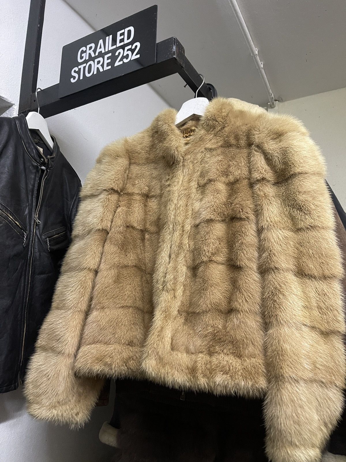 Sagafurs Vintage Emba Elegance Saga Fox Fur Jacket Size M / US 6-8 / IT 42-44 - 3 Thumbnail