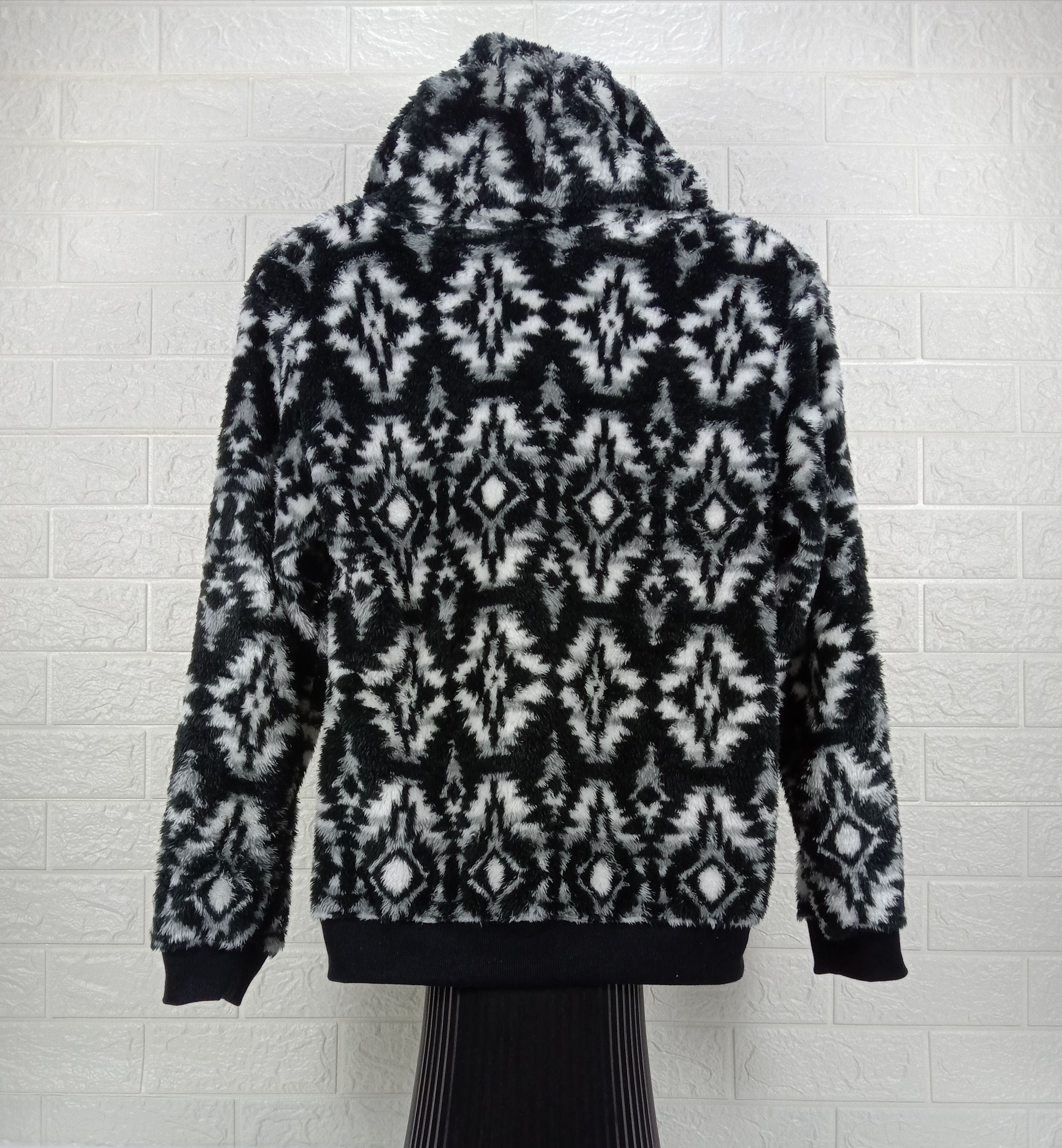 Japanese Brand Vintage Rill Fox Navajo Design Hoodie Fleece Sweatshirt Size M / US 6-8 / IT 42-44 - 4 Thumbnail