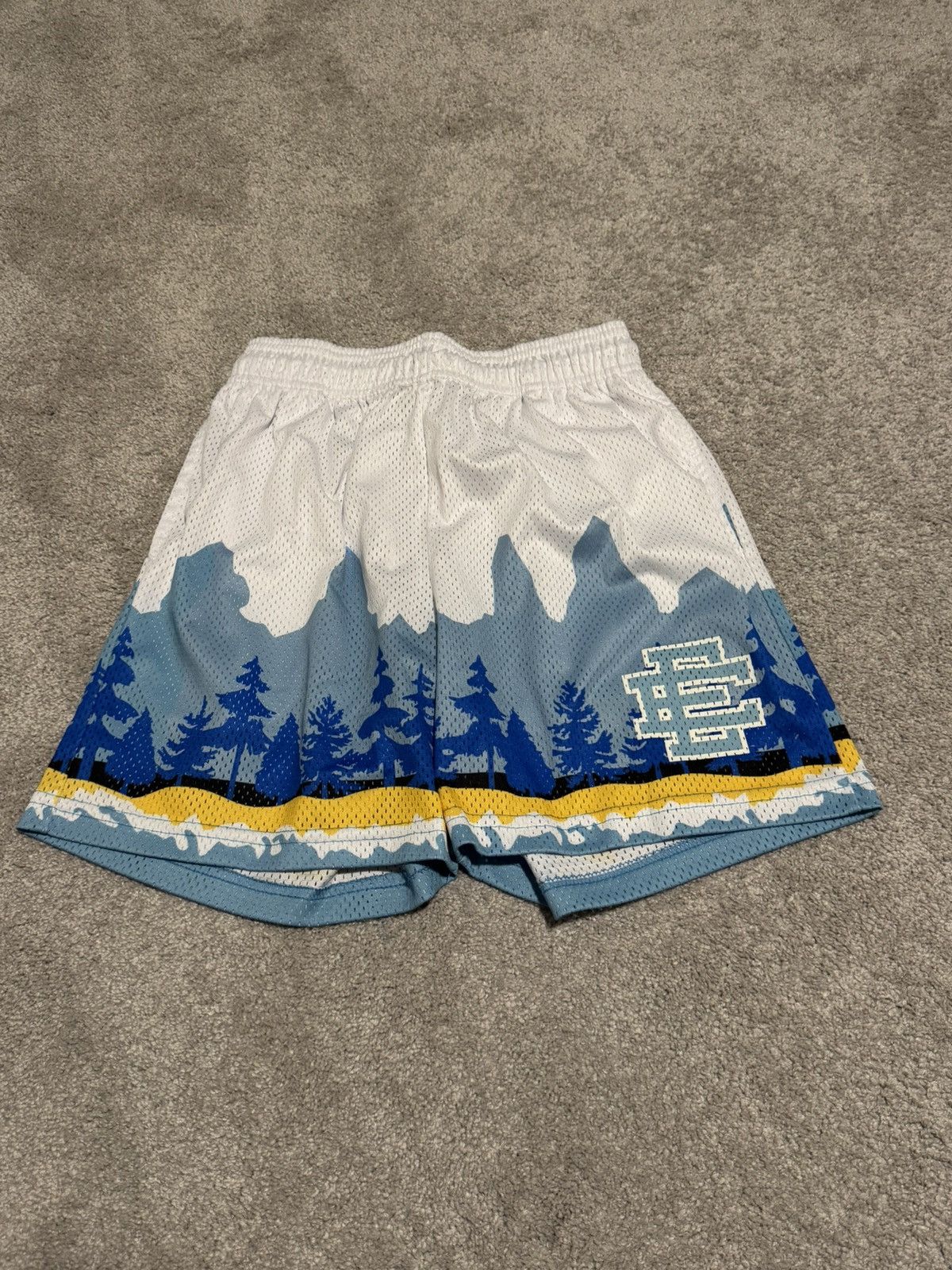 Eric offers Emanuel Shorts “Mountain” (L)