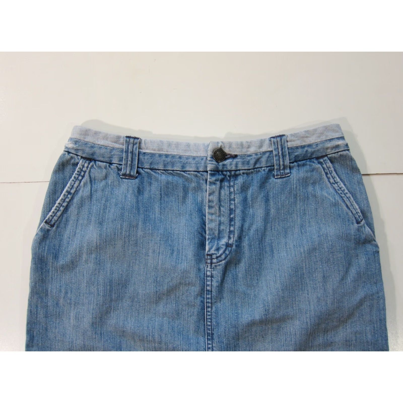 Tommy Hilfiger Tommy Hilfiger 100% Cotton Light Wash Denim Skirt Women 6/M Pencil Pocket Knee Length Blue Floral? Size 28" / US 6 / IT 42 - 6 Thumbnail
