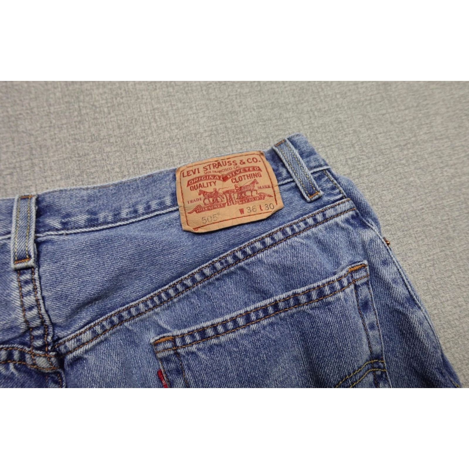 Levi's Levi's 505 Regular Fit Jeans Mens 36x30 Blue Medium Wash Denim Straight Leg Size US 36 / EU 52 - 2 Thumbnail