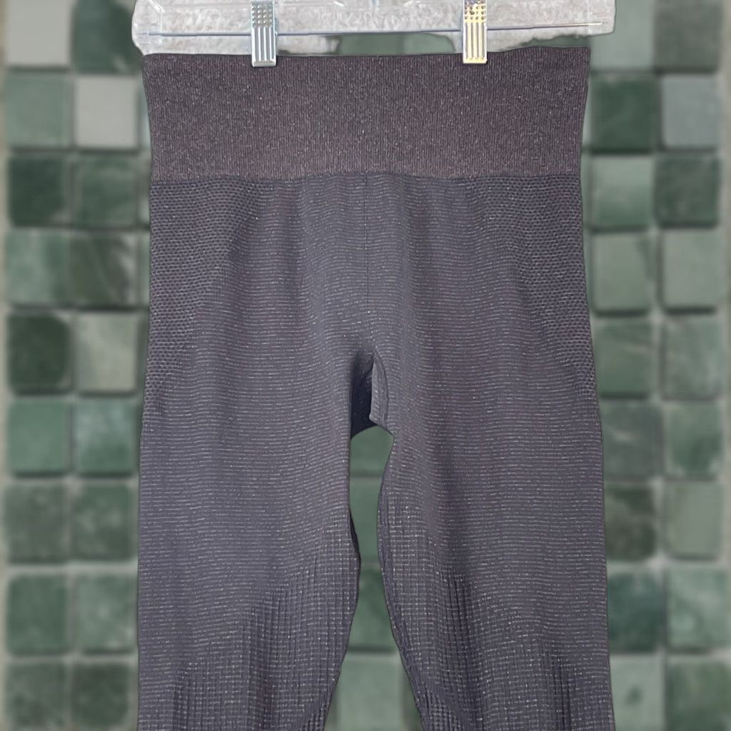 Athleta Athleta Black Shimmer Seamless Tights Womens Pull On Leggings Athletic Size Small Size 28" / US 6 / IT 42 - 1 Thumbnail