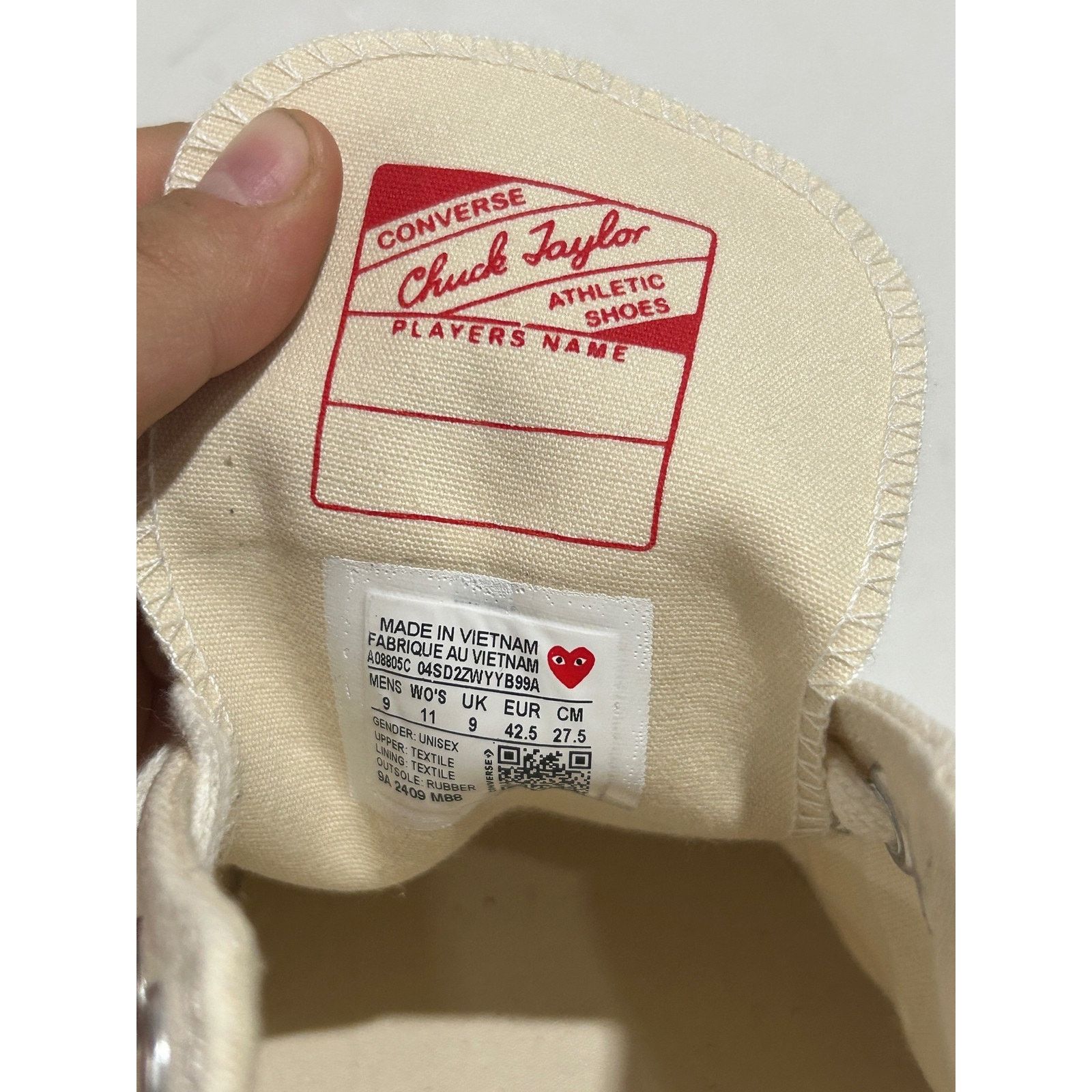 Converse CONVERSE MILK CHUCK TAYLOR CDG PLAY SINGLE HEART SIZE 9 NEW Size US 9 / EU 42 - 5 Thumbnail