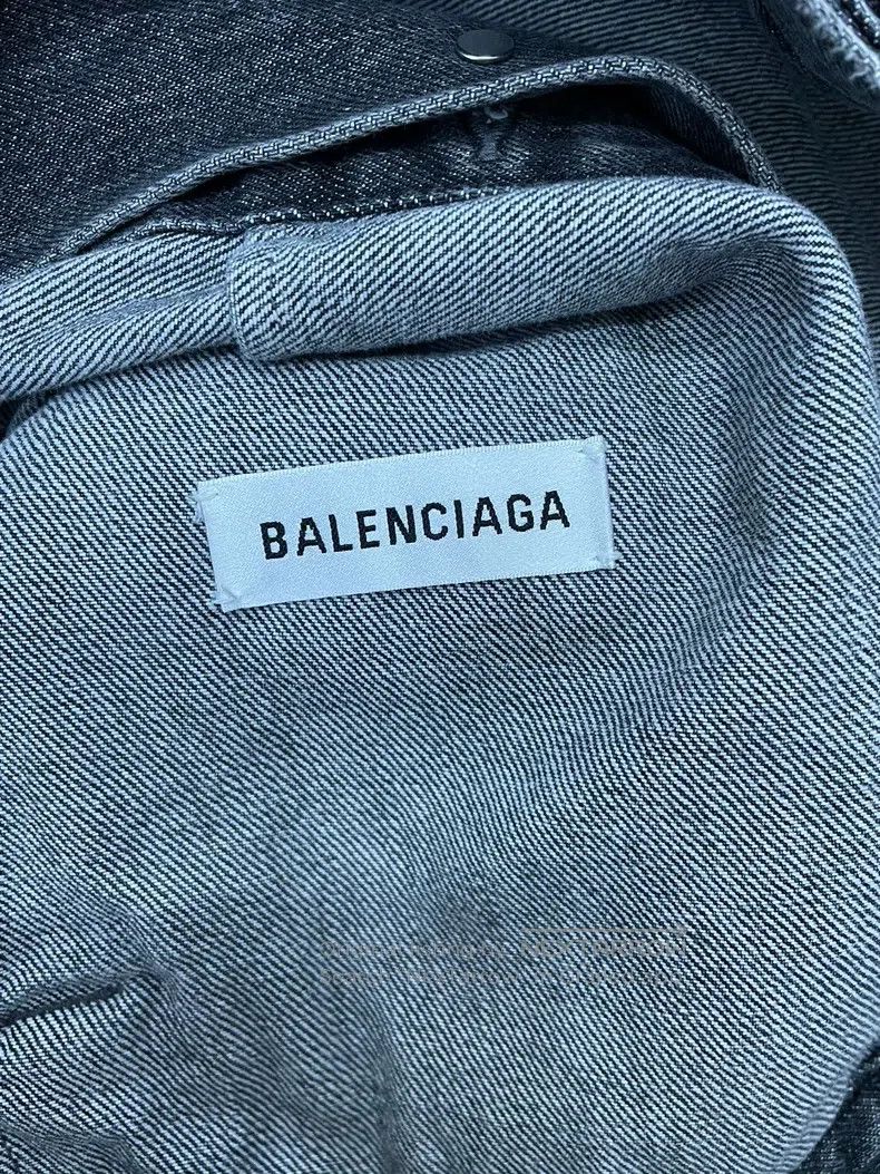 Balenciaga Balenciaga Hubei relief-lettered denim jacket, size 36 Size XS / US 0-2 / IT 36-38 - 4 Thumbnail