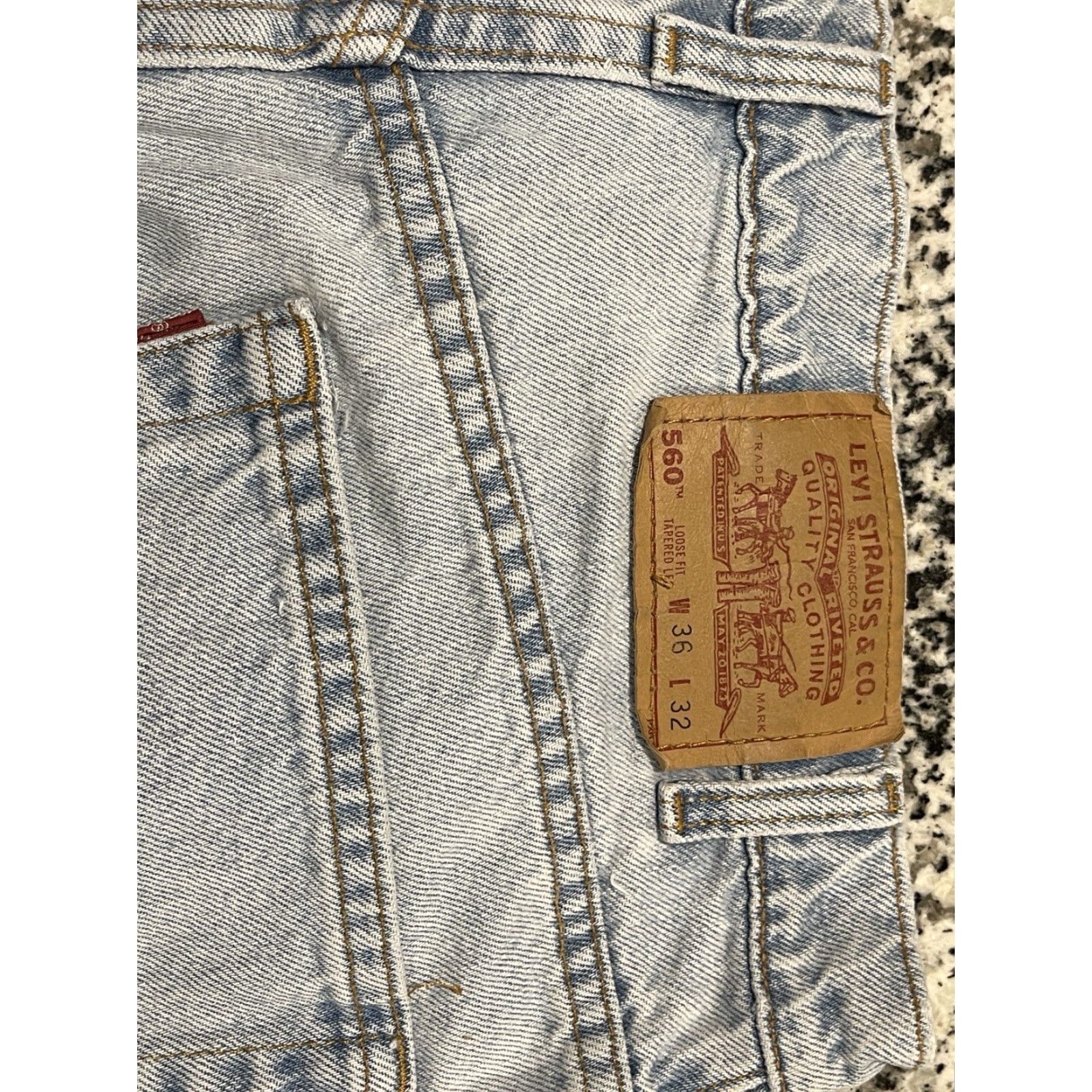 Levi's VINTAGE Levi's 560 Jeans Mens 34x31 Blue Denim 5-Pocket Tapered Relaxed Fit Retro 90s USA Size US 34 / EU 50 - 7 Thumbnail