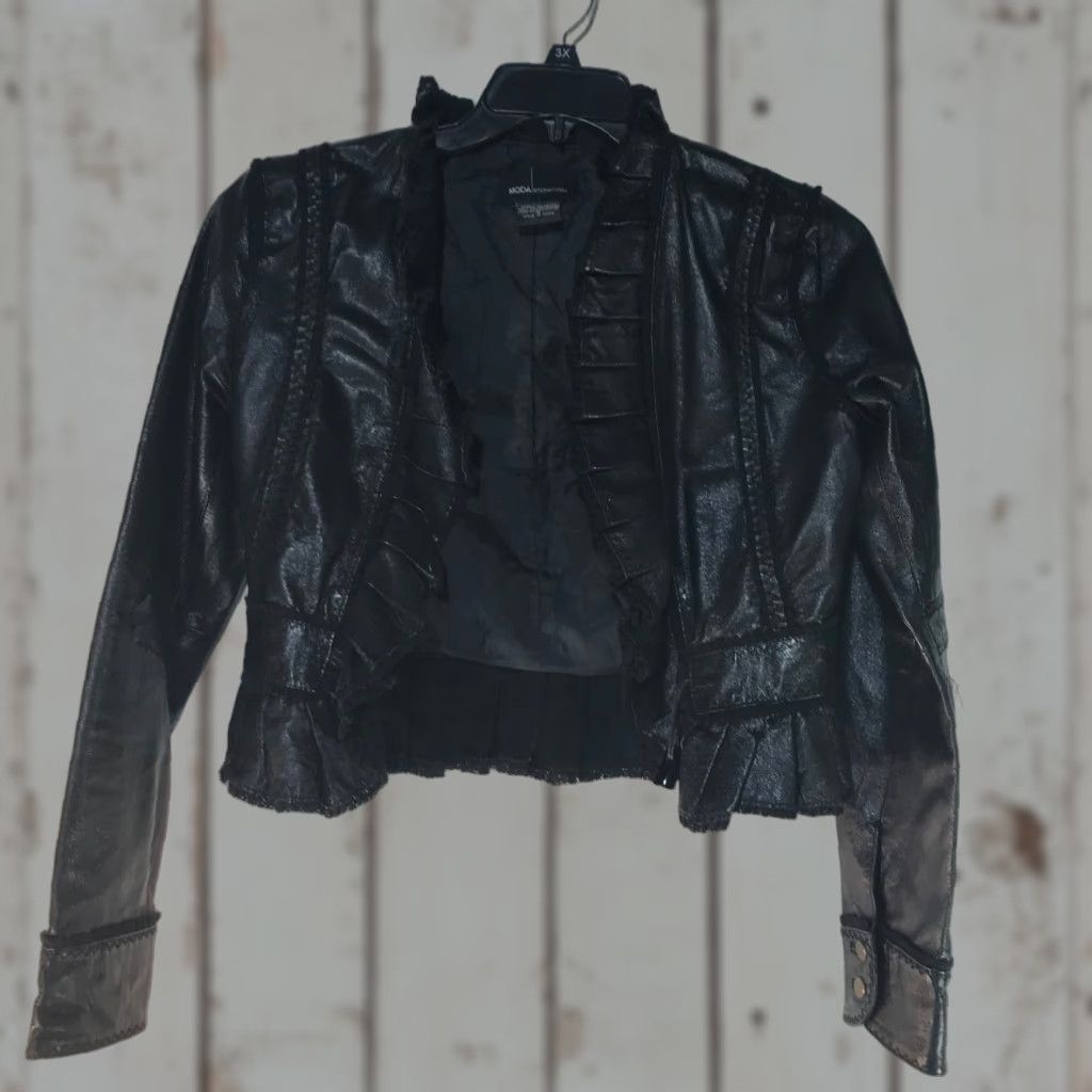 Vintage Moda International Black Leather Cropped Ruffle Jacket Womens Size S Modern Workwear Size S / US 4 / IT 40 - 1 Thumbnail