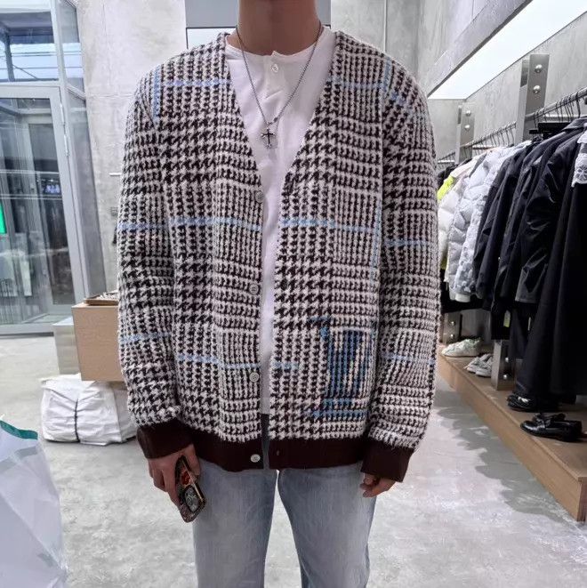 Louis Vuitton LV 26 Houndstooth All Over Logo Wool Cardigan XL Size US XL / EU 56 / 4 - 8 Thumbnail