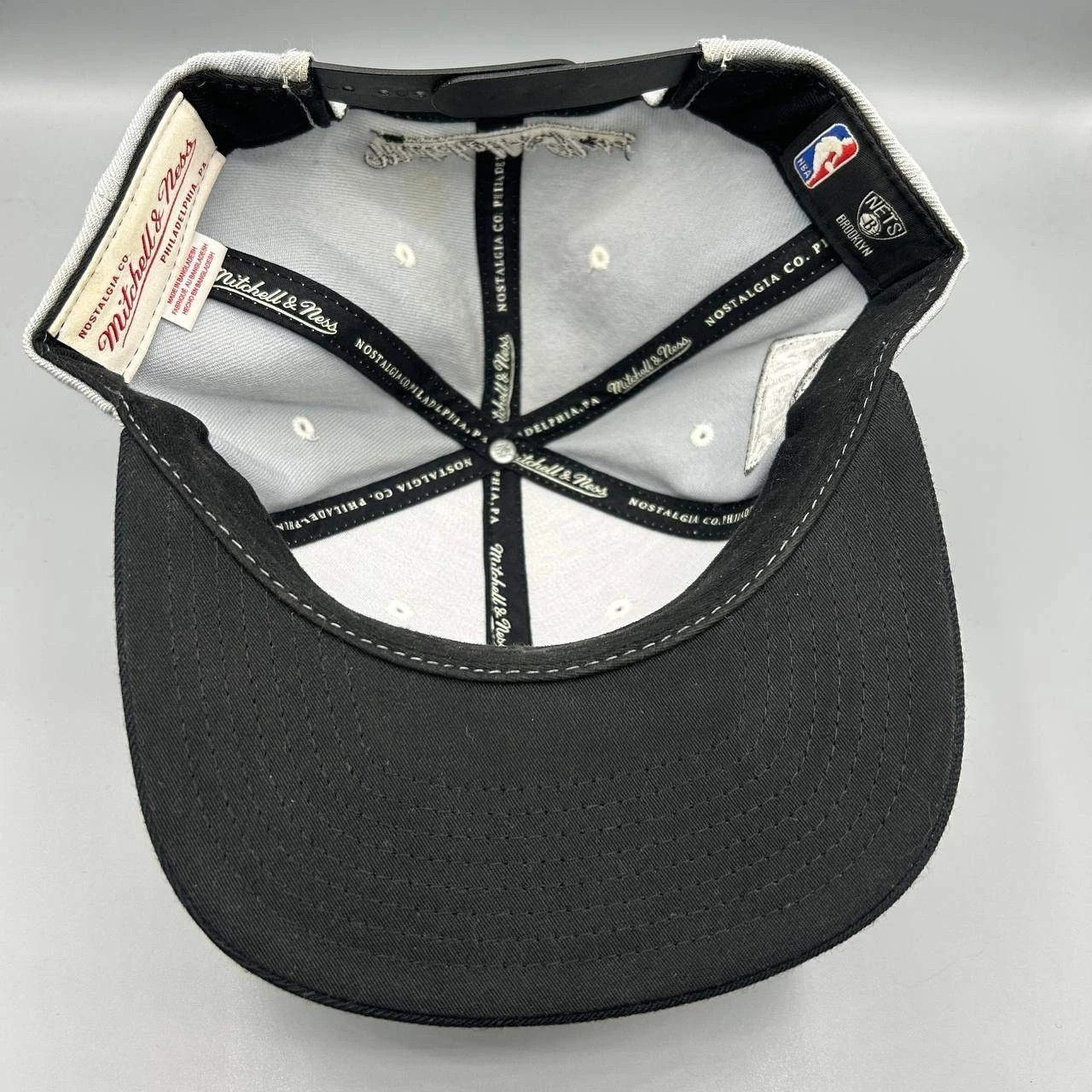Mitchell & Ness Brooklyn Nets Hat Men Gray Black Embroidered Snap Back Wool Size ONE SIZE - 2 Thumbnail