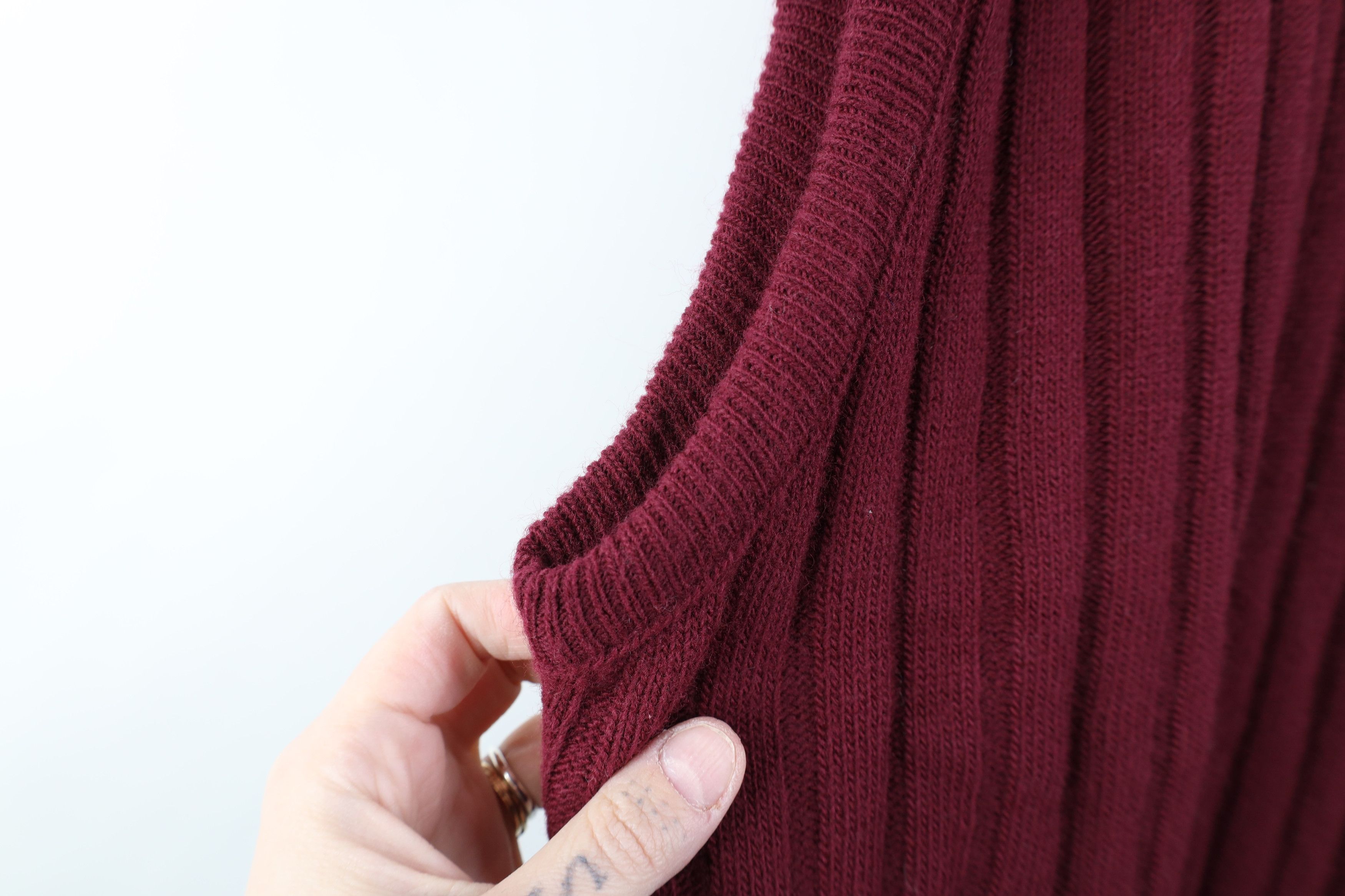 Vintage Vintage 70s Streetwear Ribbed Knit Sweater Vest Burgundy USA Size US XL / EU 56 / 4 - 6 Thumbnail