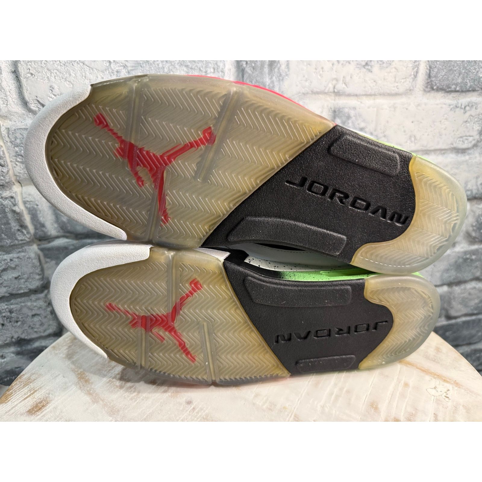 Jordan Brand Jordan 5 Retro Poison Green Size 11 136027-115 VNDS Size US 11 / EU 44 - 8 Thumbnail