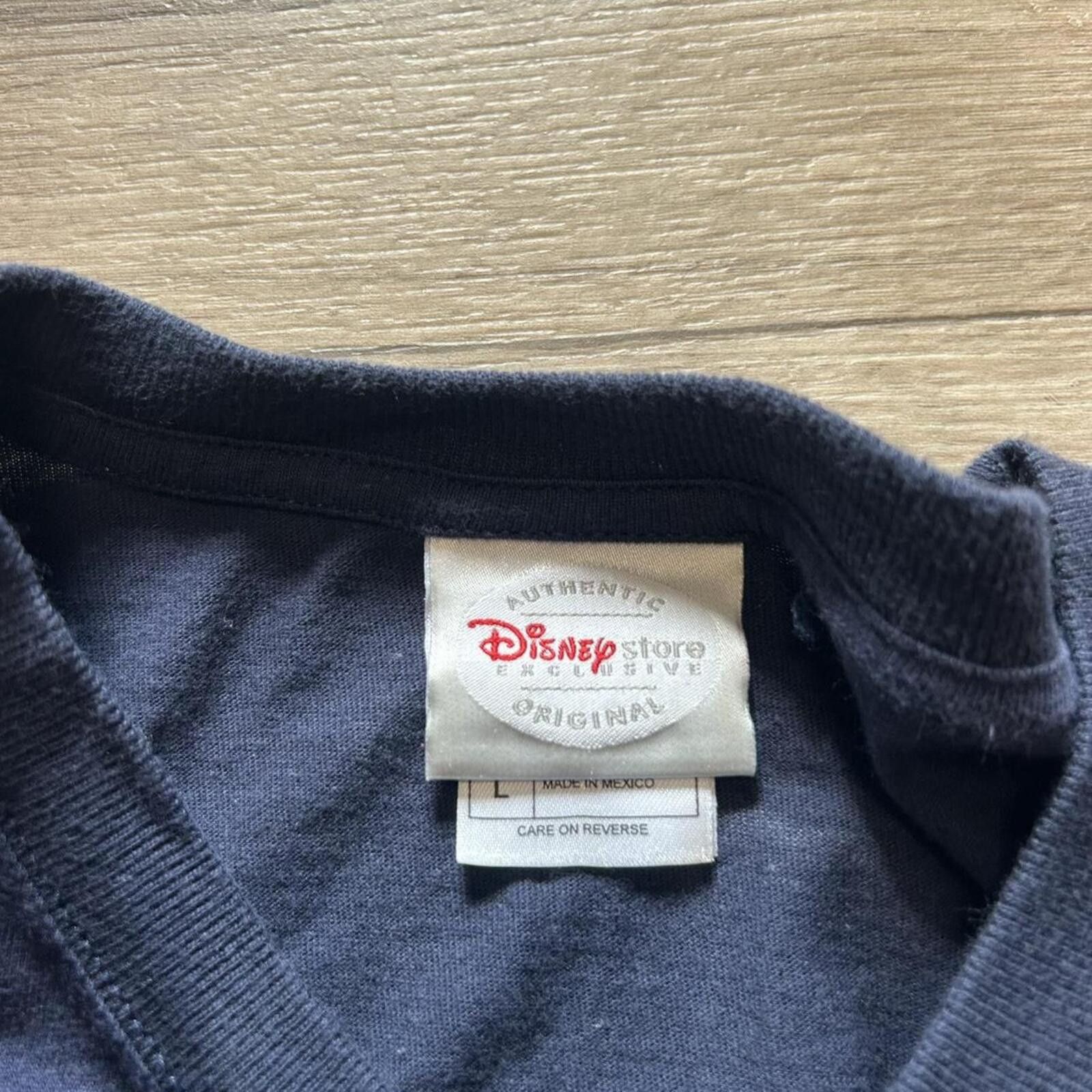 Disney Vintage y2k Mr. Incredible Disney Graphic t shirt size L Size US L / EU 52-54 / 3 - 4 Thumbnail