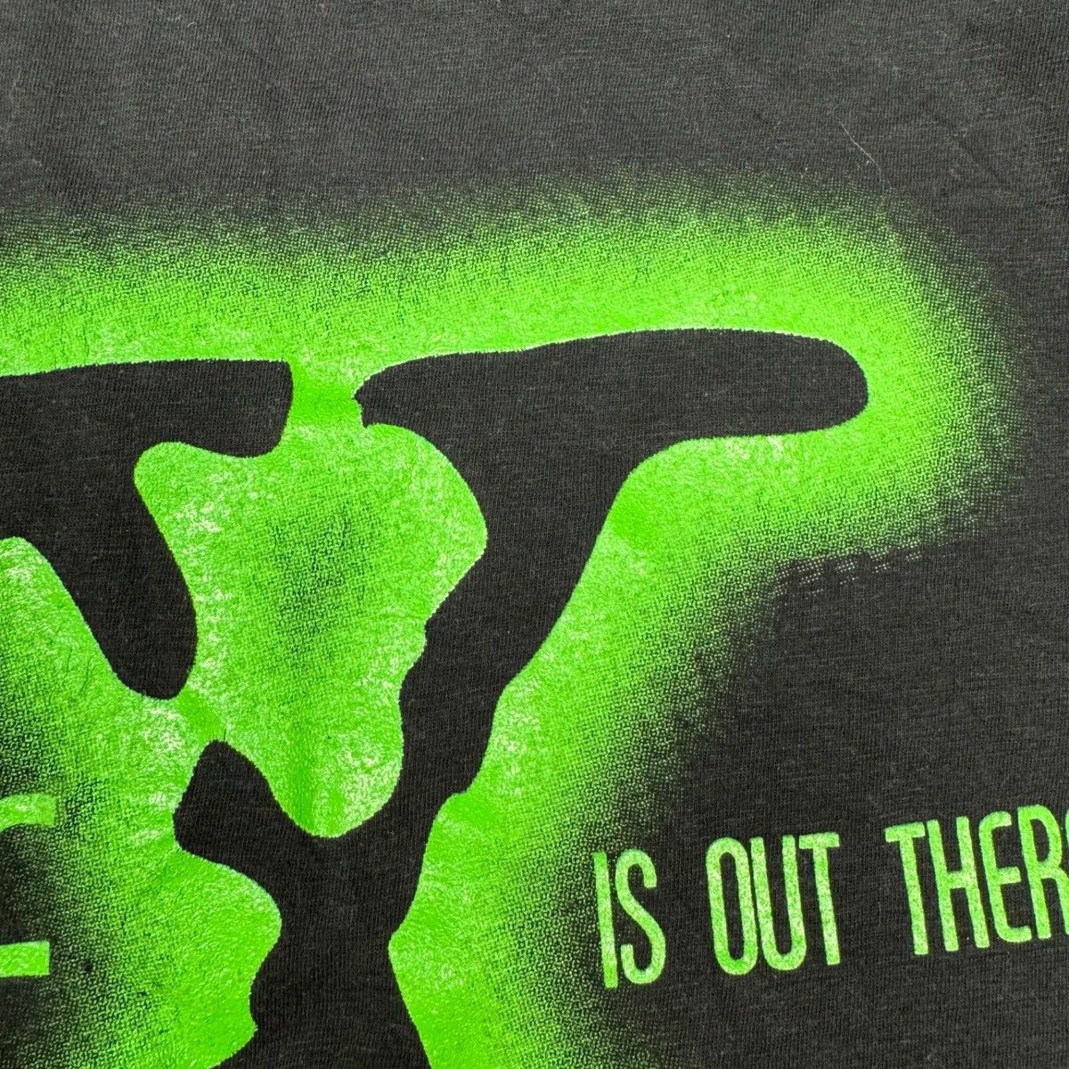 Vintage X FILES IS OUT THERE VINTAGE T-SHIRT SINGLE STITCH RARE TEE Size US XL / EU 56 / 4 - 5 Thumbnail