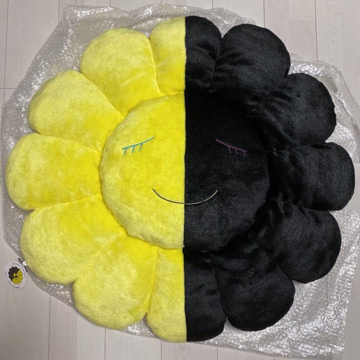 Takashi Murakami Takashi Murakami 1m Flower Cushion Size ONE SIZE - 1 Thumbnail