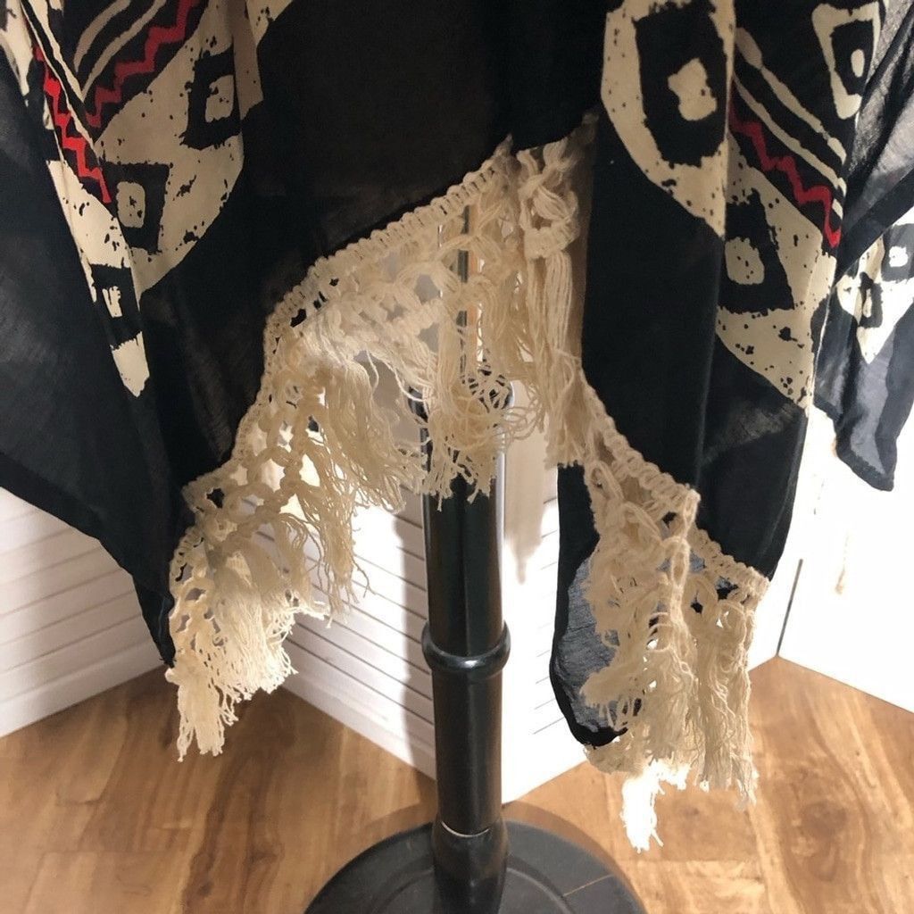 Vintage Poncho Shawl Boho Fringe Triangular 100% Rayon Black/Cream Size ONE SIZE - 9 Thumbnail