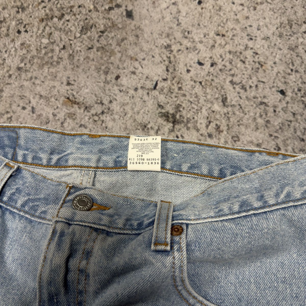 Levi's Vintage 90s Levi’s 560 Loose Baggy Light Wash Shorts Chrome Size US 34 / EU 50 - 4 Thumbnail