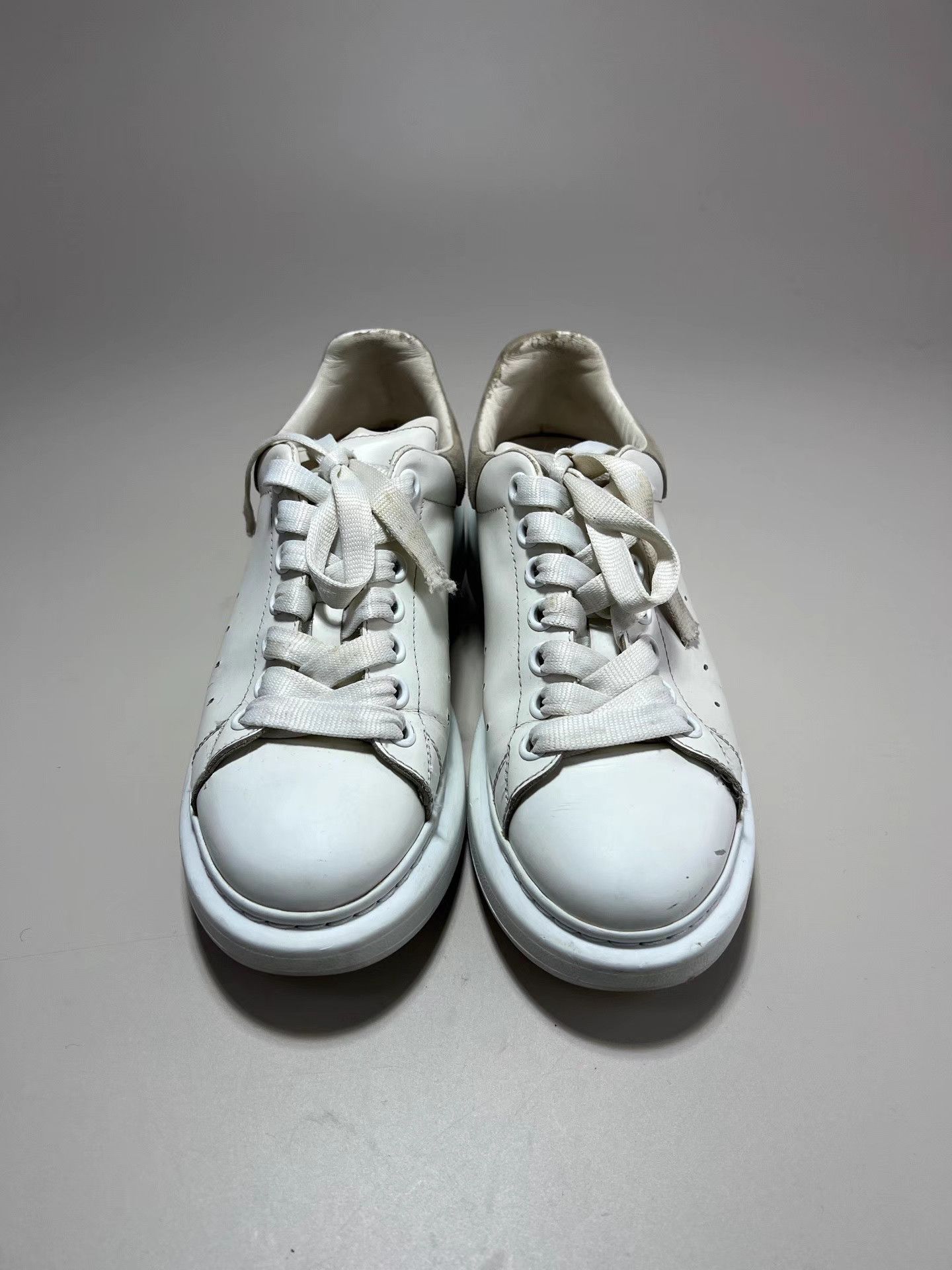 Alexander McQueen ALEXANDER MCQUEEN Suede Heel Tab White Sneakers Size US 9 / IT 39 - 2 Thumbnail