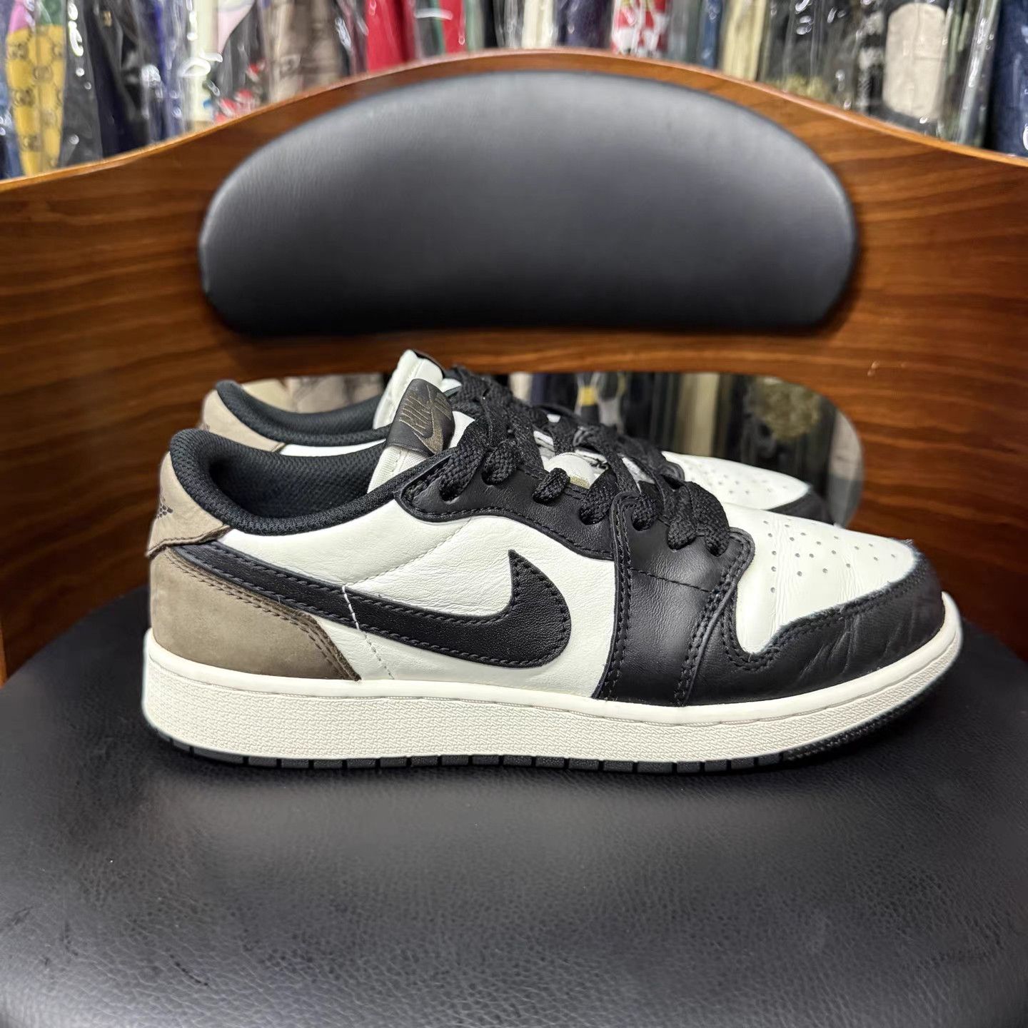 Jordan Brand Air Jordan 1 Low Mocha Black White Brown Skate Shoes K15 Size US 6 / EU 39 - 4 Thumbnail