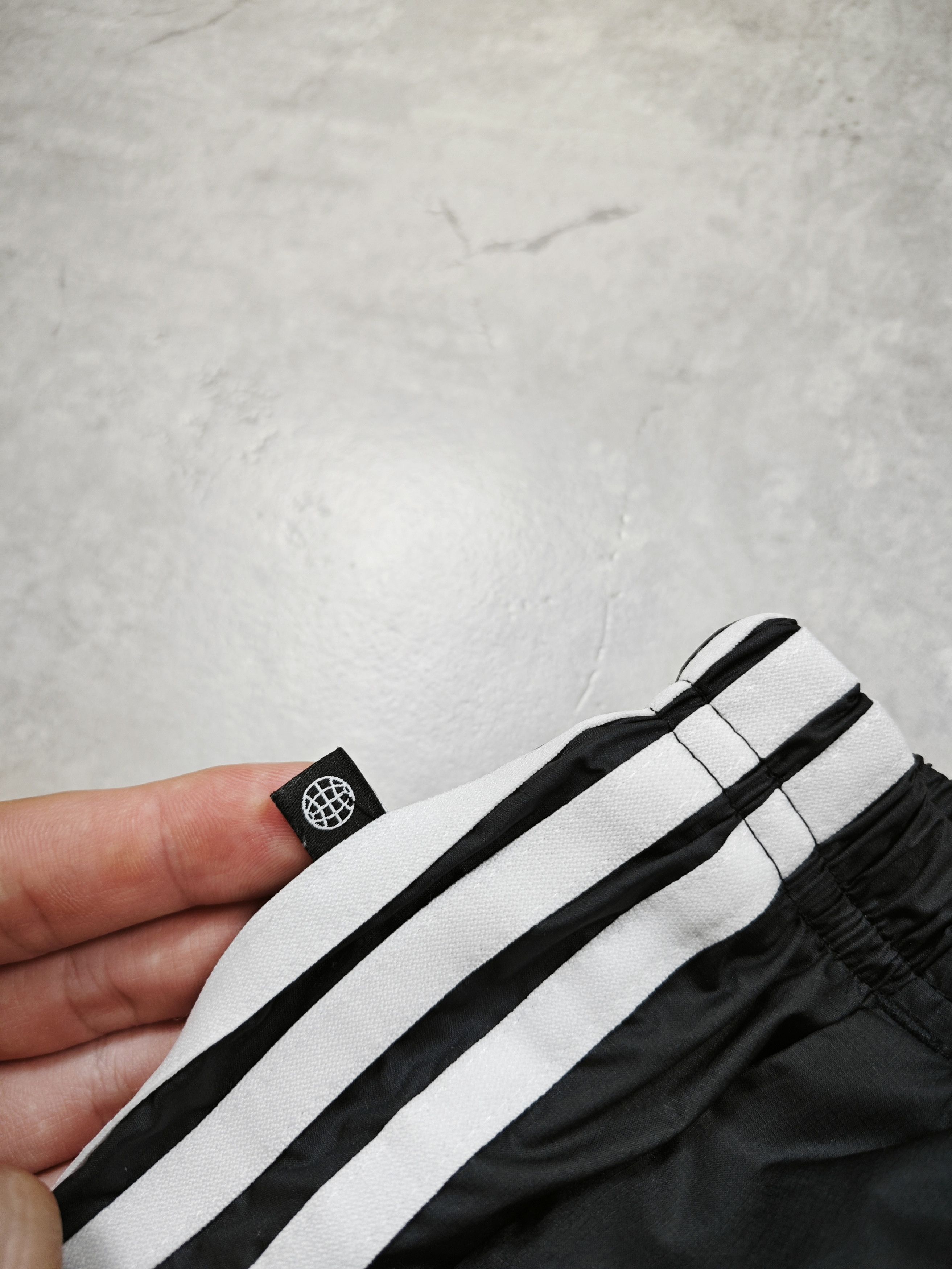 Adidas Adidas Shorts Size US 33 - 4 Thumbnail