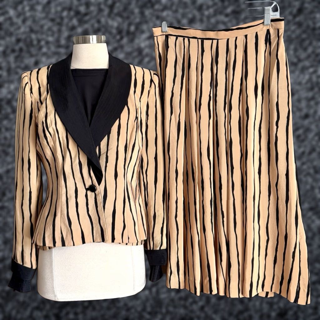 Vintage VINTAGE DAVID HAYES 3pc Silk Blouse Blazer Skirt Suit - Striped - Size M/L - Women - Classic Fit - 80s 90s City Preppy Holiday Party Workwear Size M / US 6-8 / IT 42-44 - 1 Thumbnail
