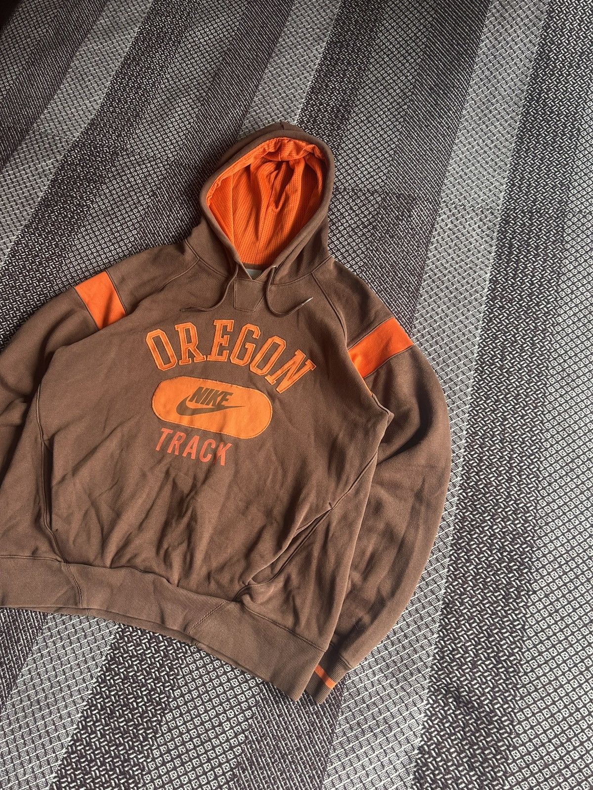 Nike × Vintage Vintage Nike Oregon Big Logo Hoodie Streetwear Style Size M Size US M / EU 48-50 / 2 - 2 Thumbnail